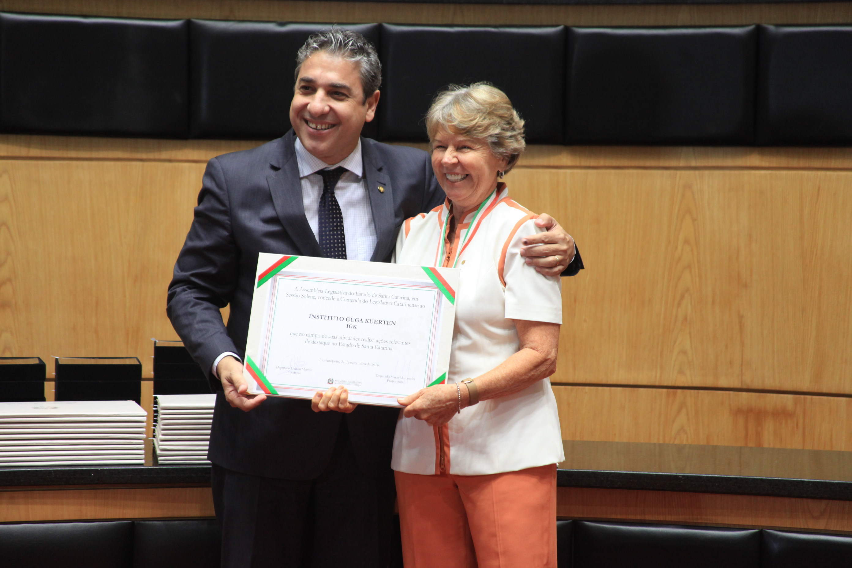 Homenageados na Solenidade de concessão da Comenda do Legislativo Catarinense.