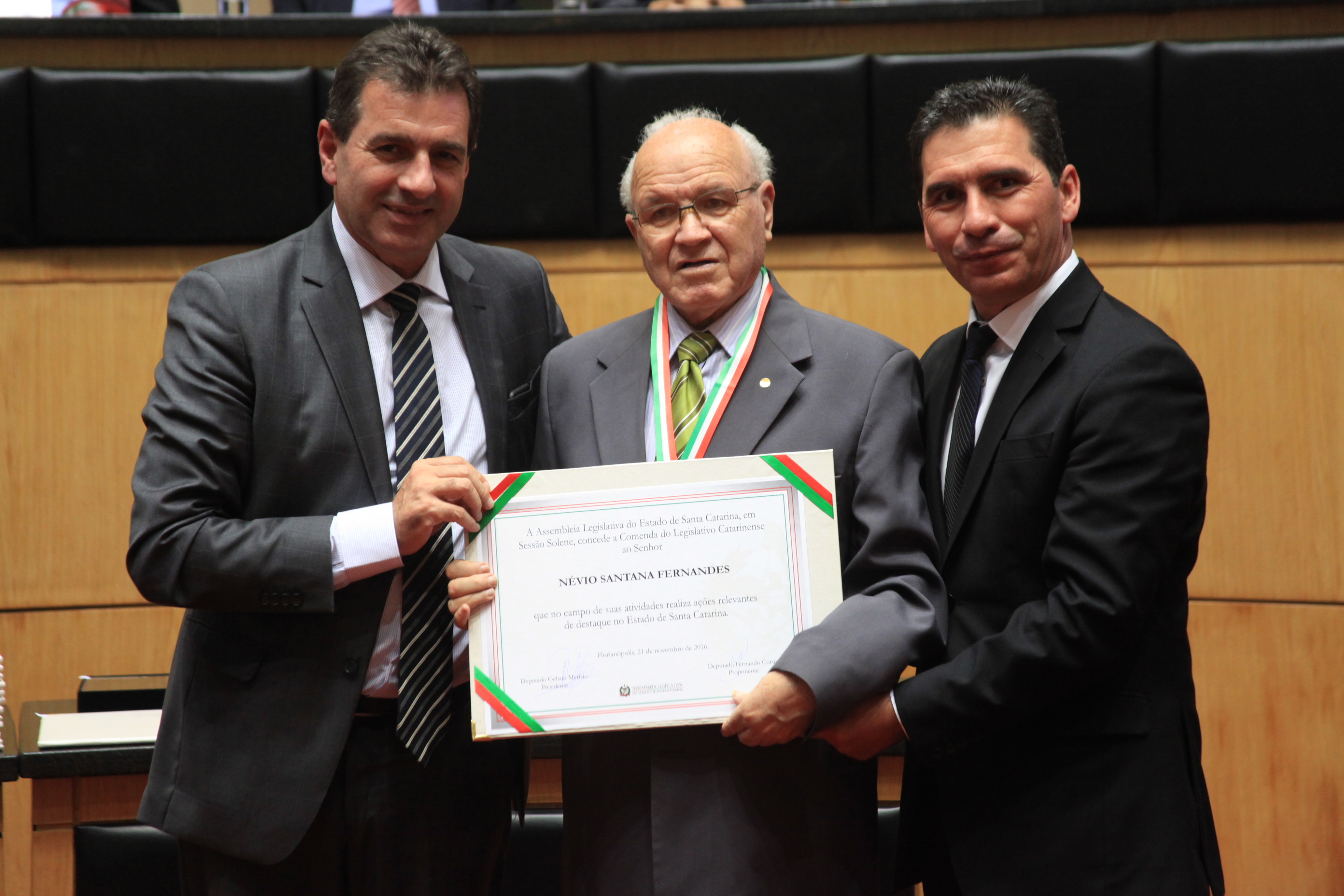 Homenageados na Solenidade de concessão da Comenda do Legislativo Catarinense.