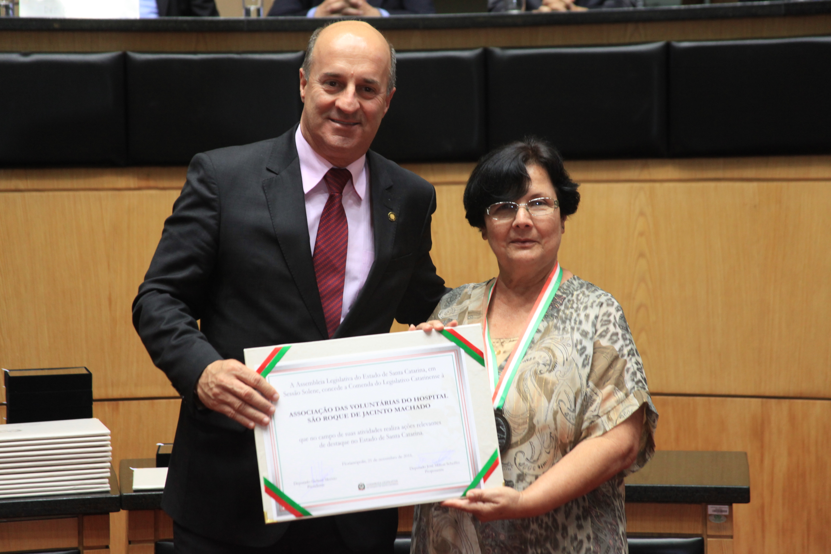Homenageados na Solenidade de concessão da Comenda do Legislativo Catarinense.