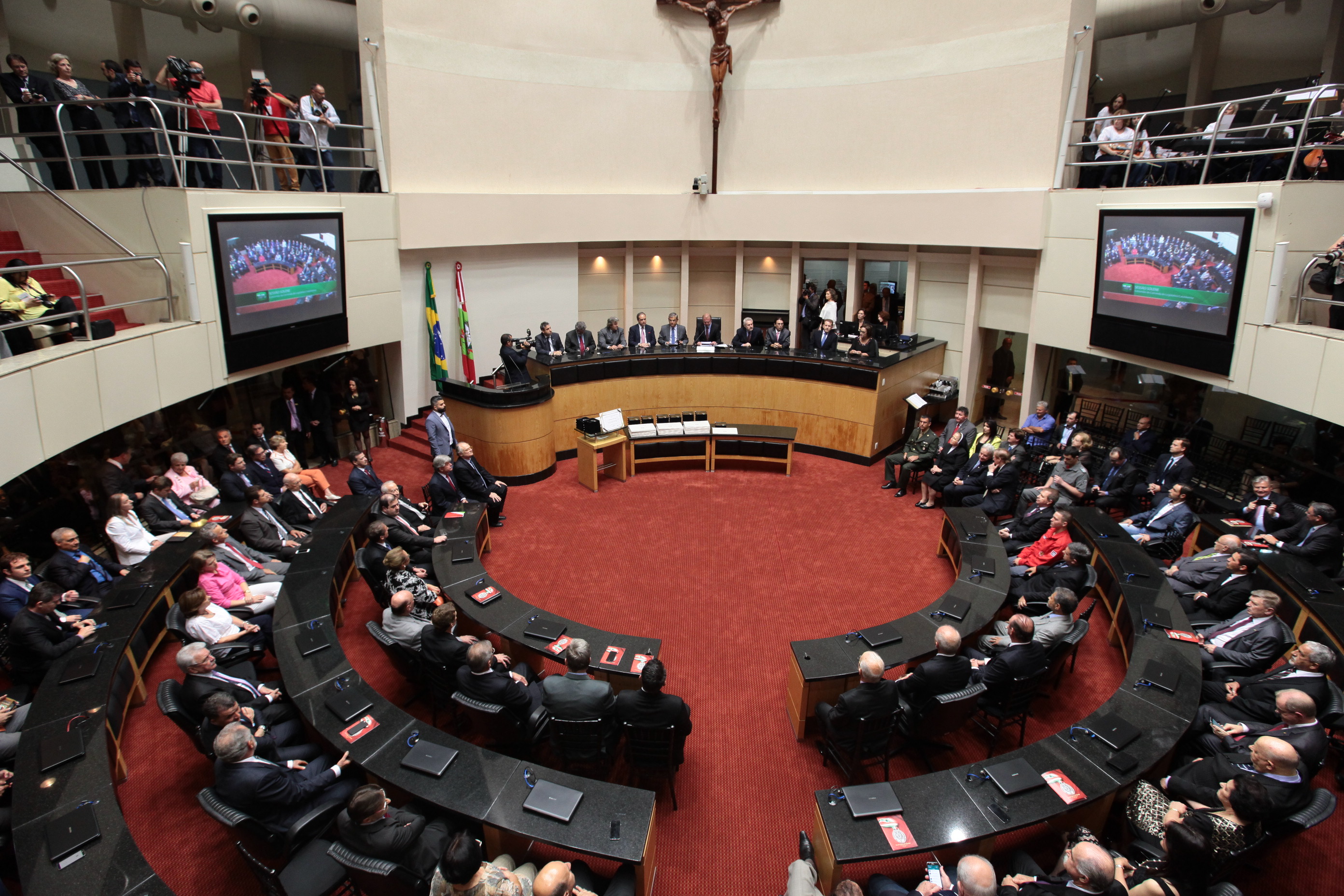 Solenidade de concessão da Comenda do Legislativo Catarinense. Foto: Miriam Zomer