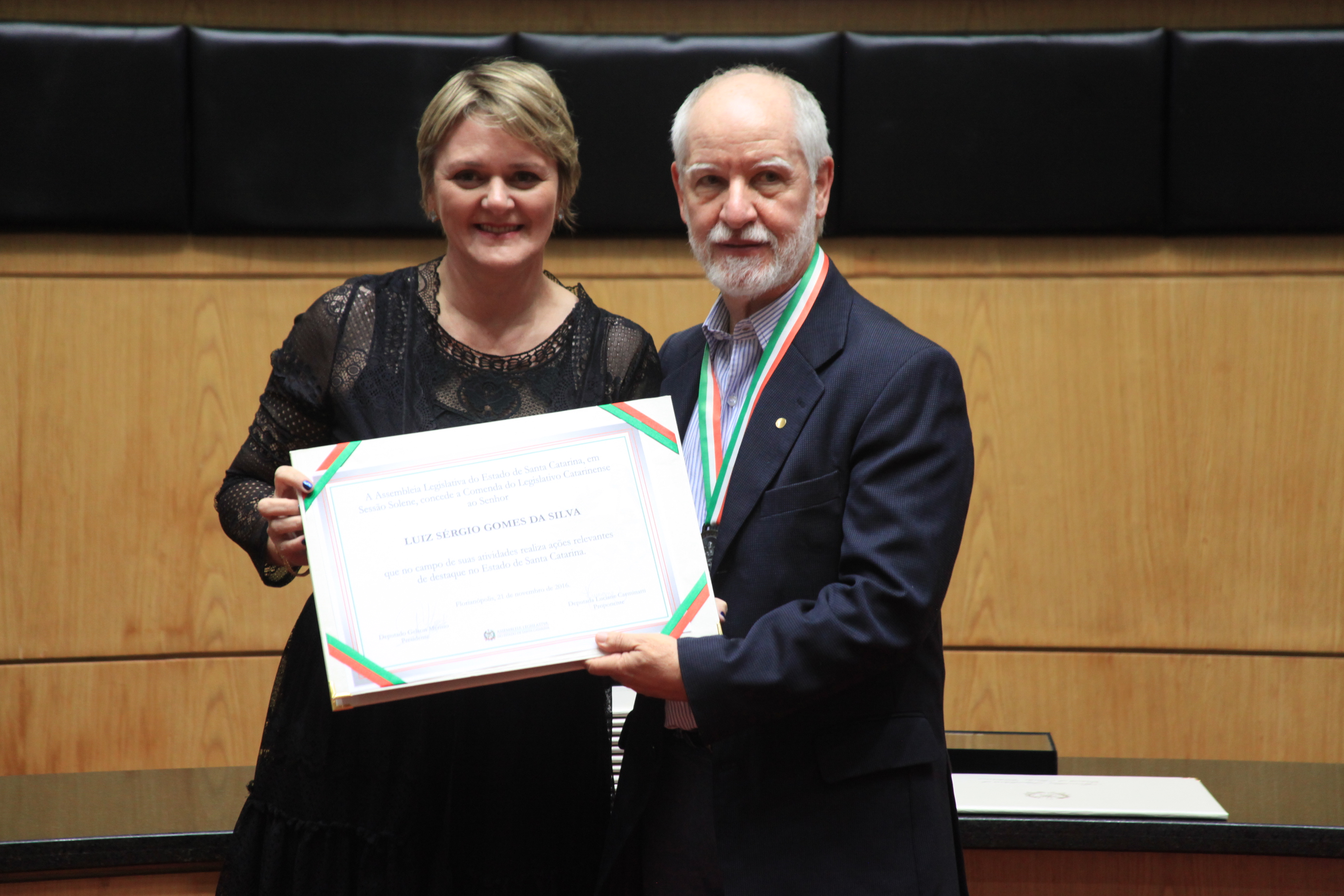 Homenageados na Solenidade de concessão da Comenda do Legislativo Catarinense.