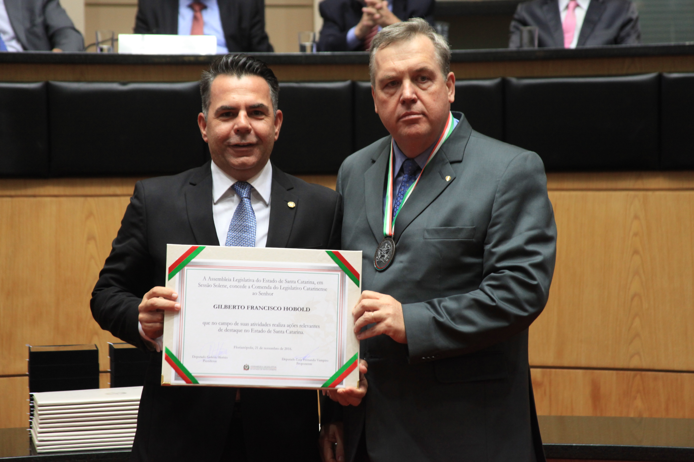 Homenageados na Solenidade de concessão da Comenda do Legislativo Catarinense.