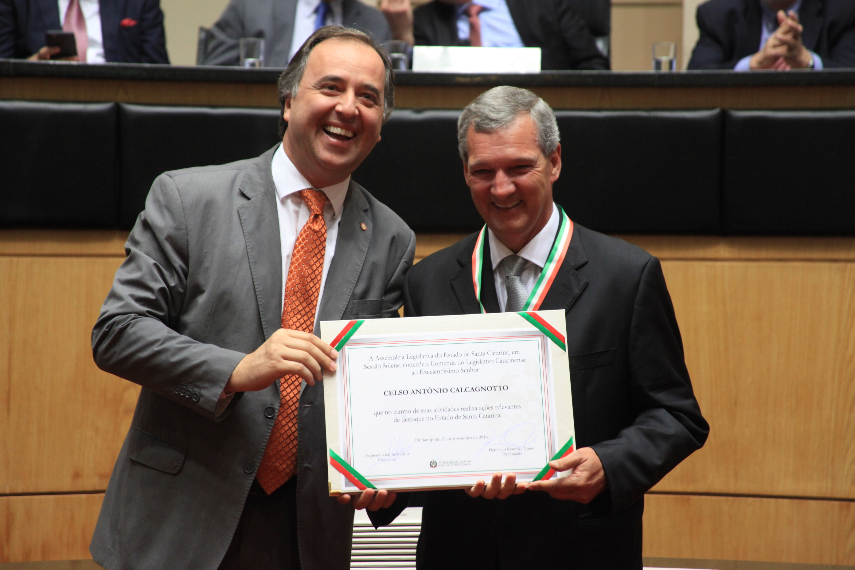 Homenageados na Solenidade de concessão da Comenda do Legislativo Catarinense.