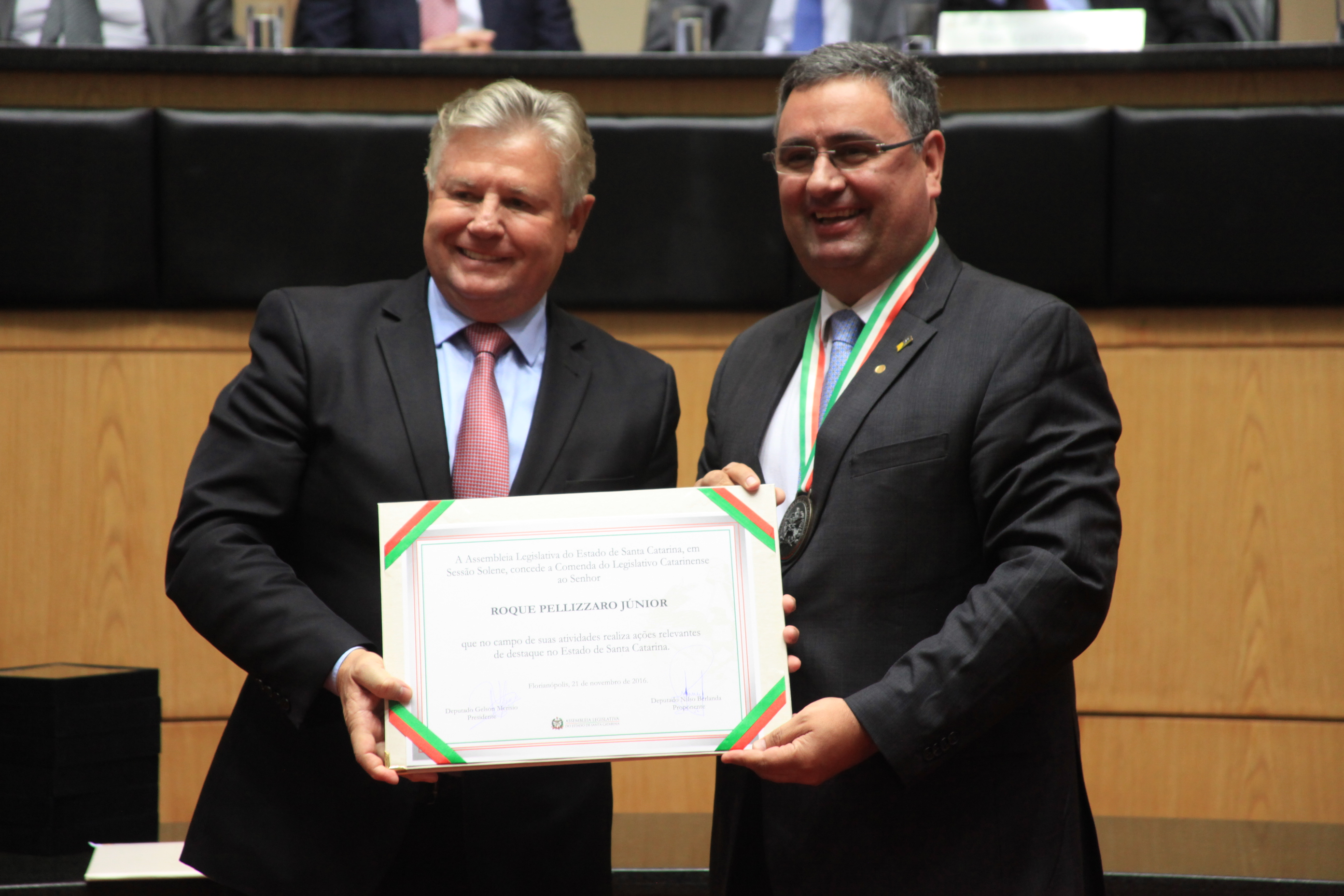 Homenageados na Solenidade de concessão da Comenda do Legislativo Catarinense.