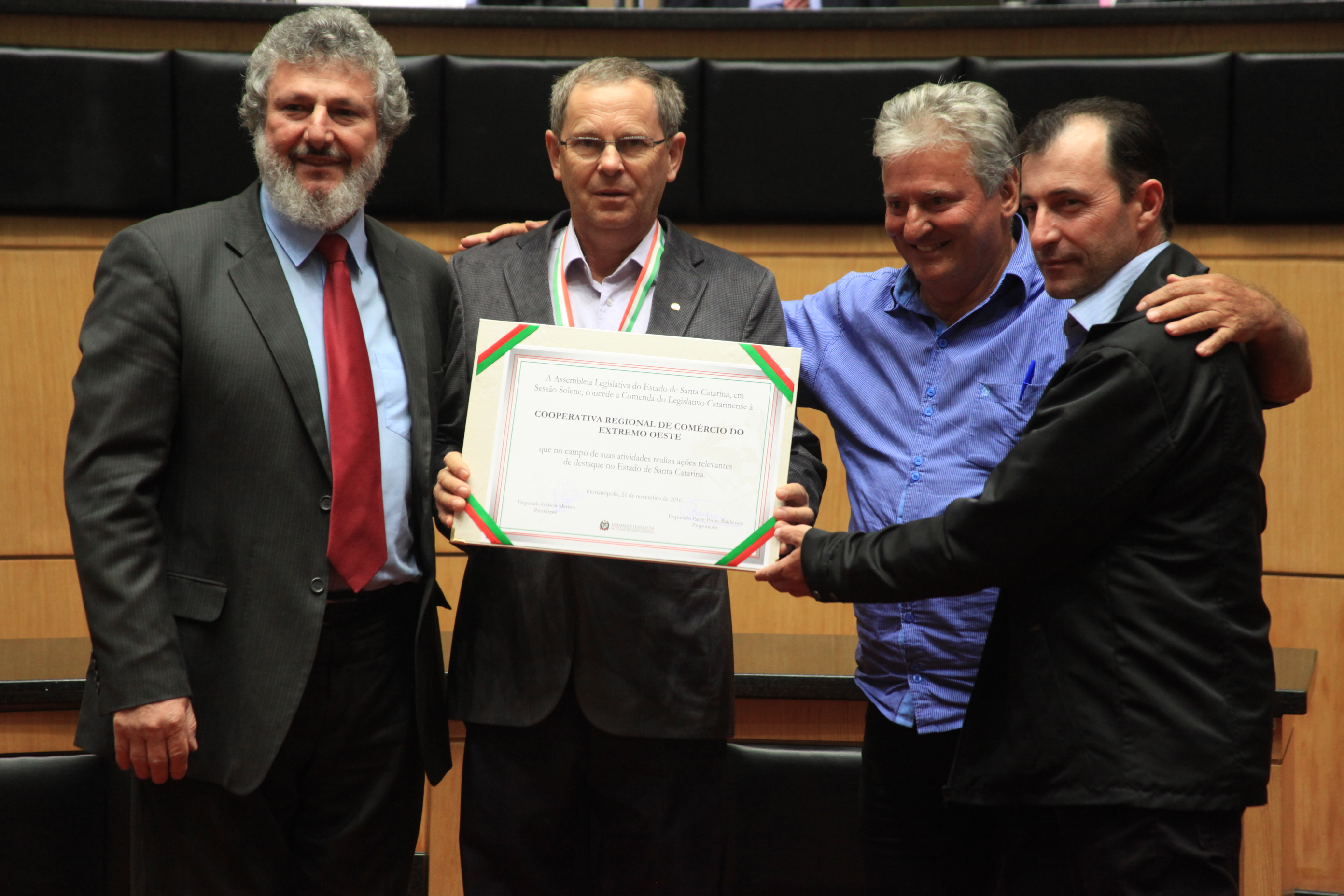 Homenageados na Solenidade de concessão da Comenda do Legislativo Catarinense.