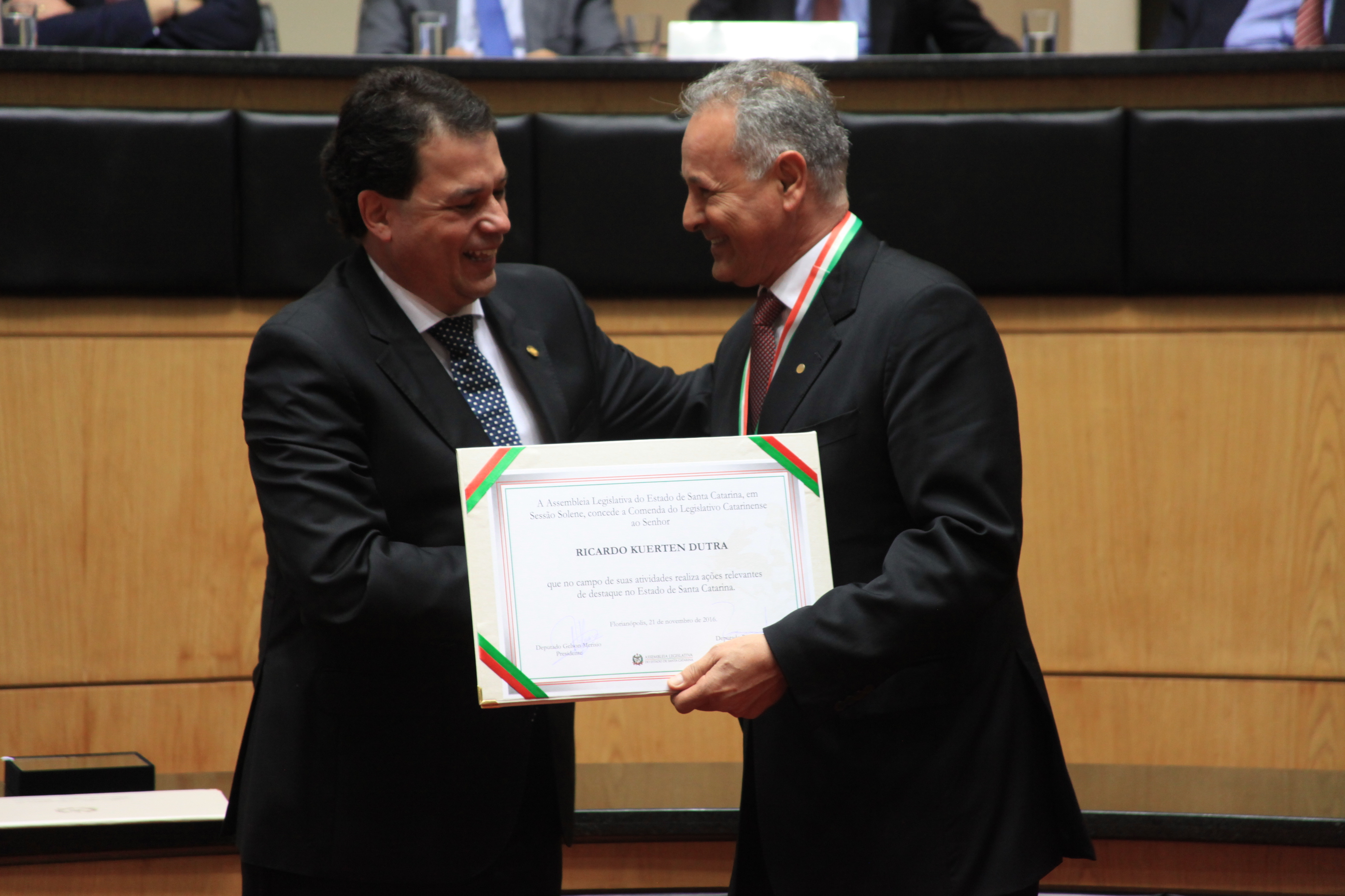 Homenageados na Solenidade de concessão da Comenda do Legislativo Catarinense.