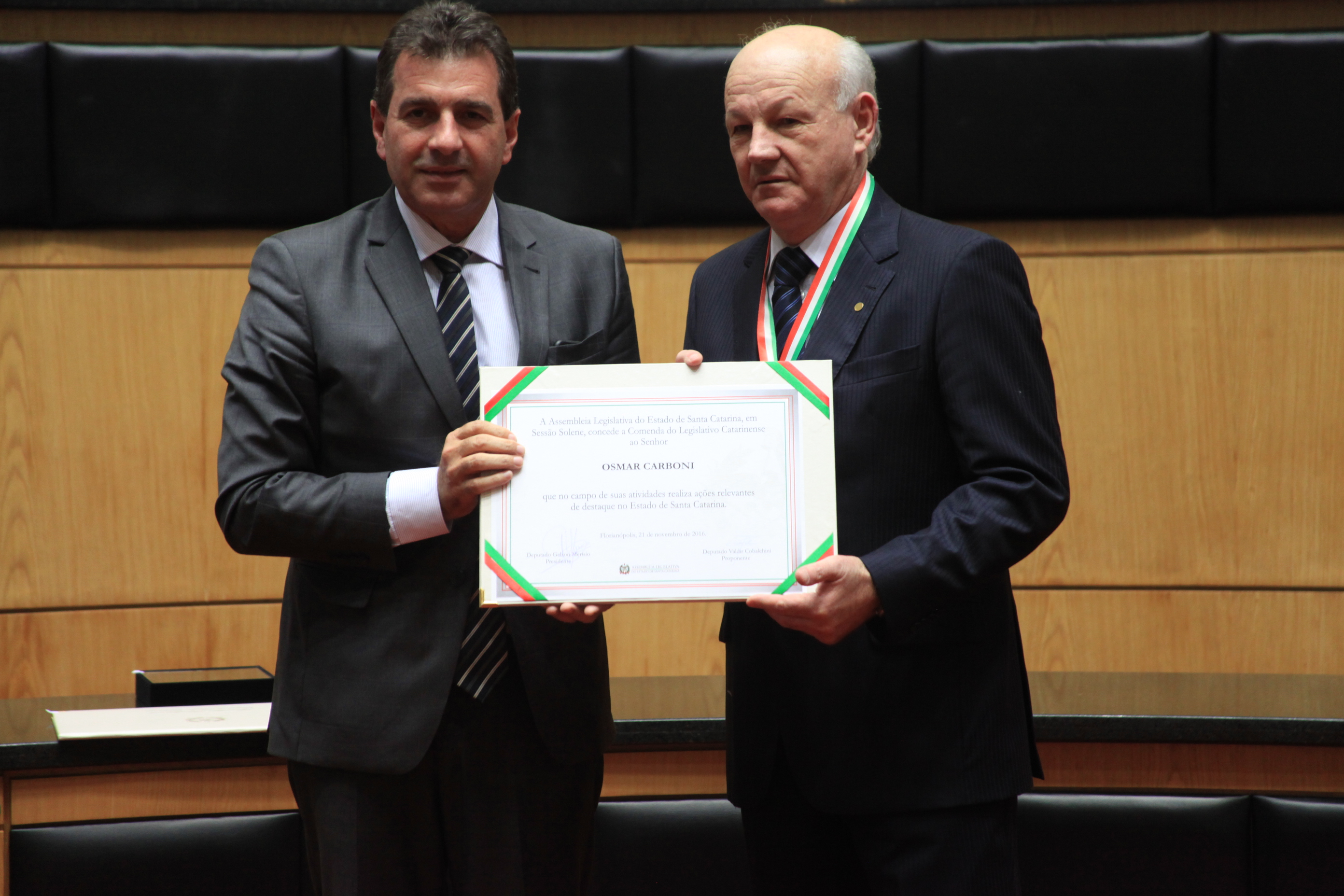 Homenageados na Solenidade de concessão da Comenda do Legislativo Catarinense.