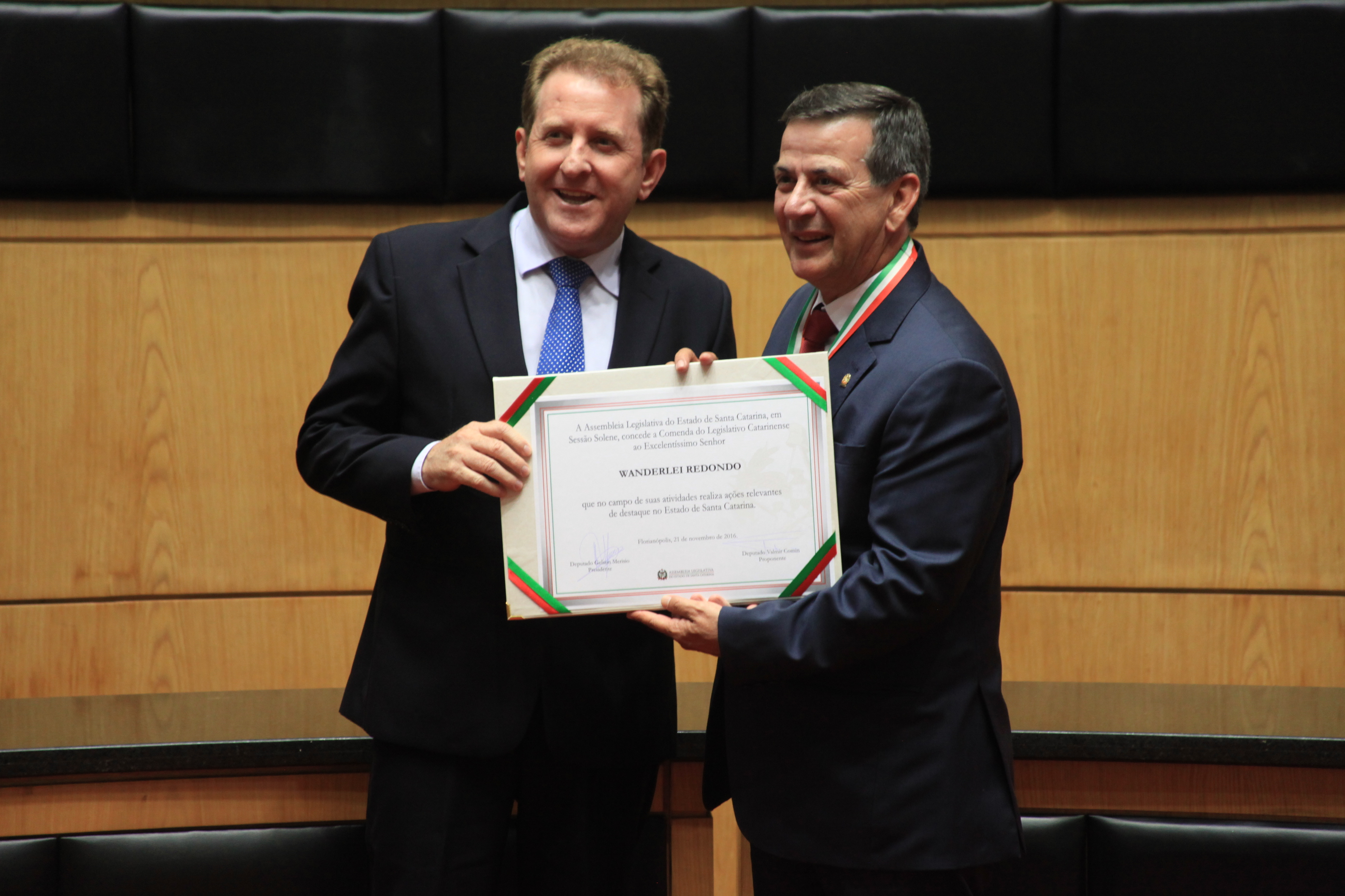Homenageados na Solenidade de concessão da Comenda do Legislativo Catarinense.