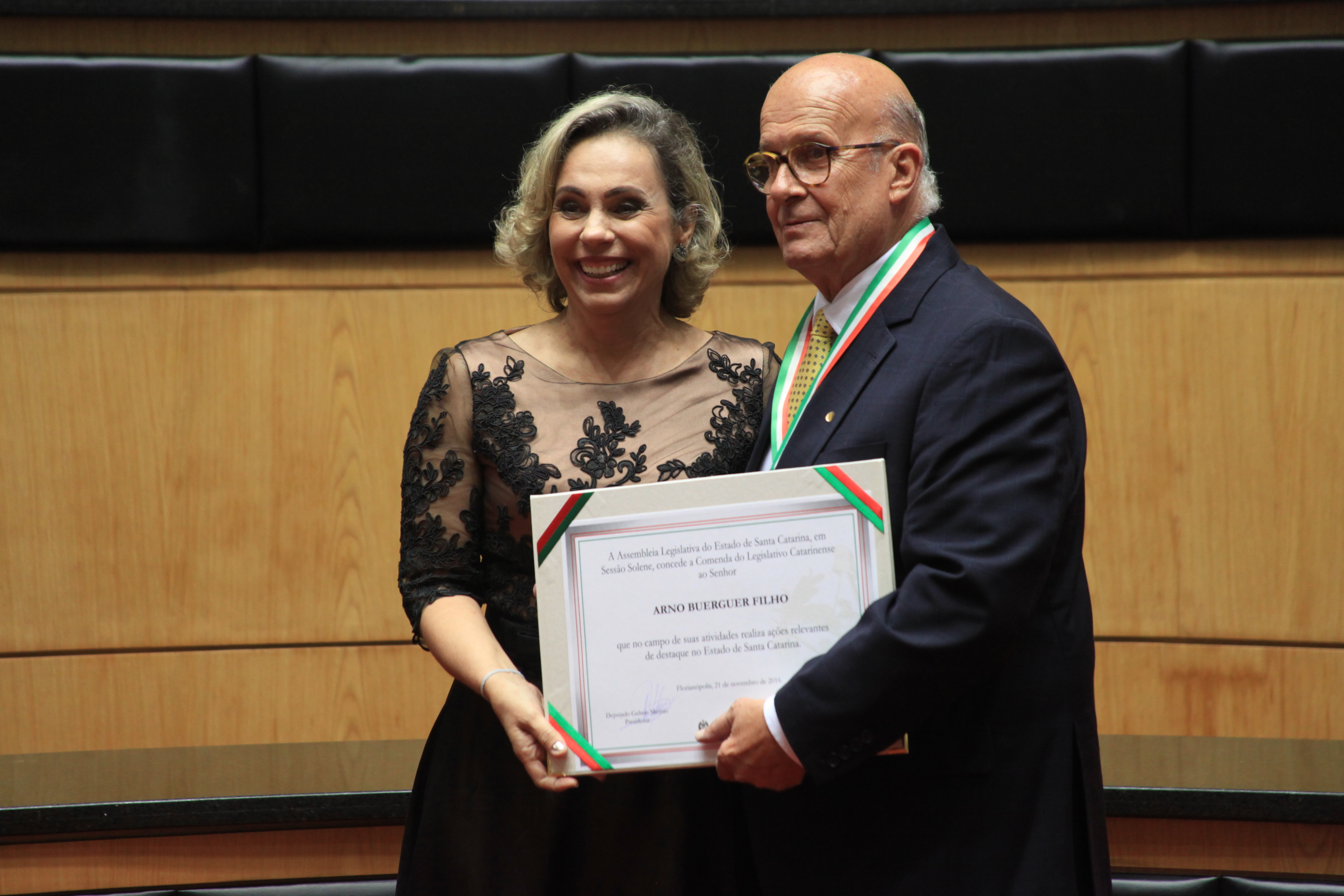 Homenageados na Solenidade de concessão da Comenda do Legislativo Catarinense.