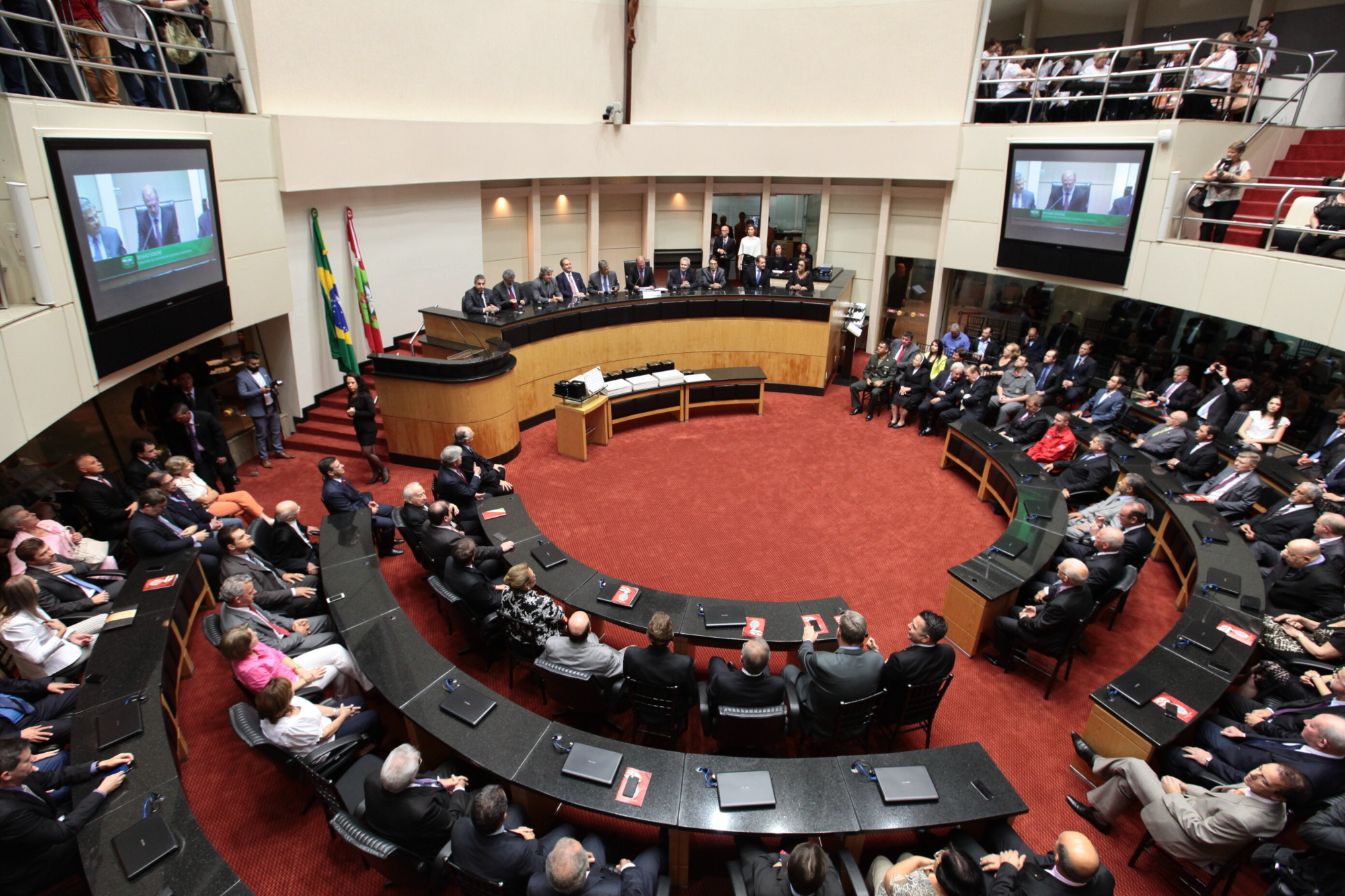 Parlamento estadual entrega Comenda do Legislativo Catarinense