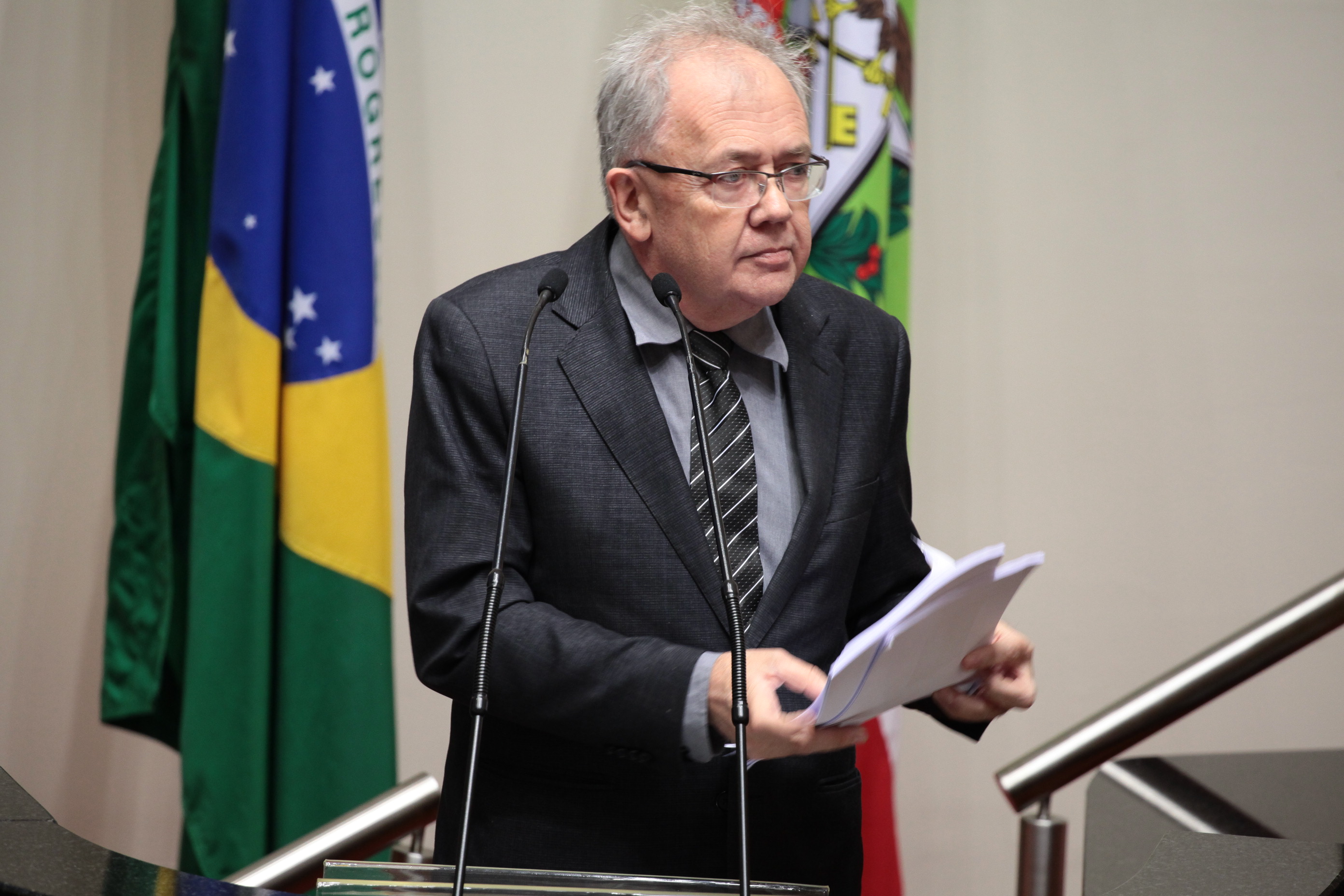 Sessão Ordinária. Deputado Fernando Coruja (PMDB).