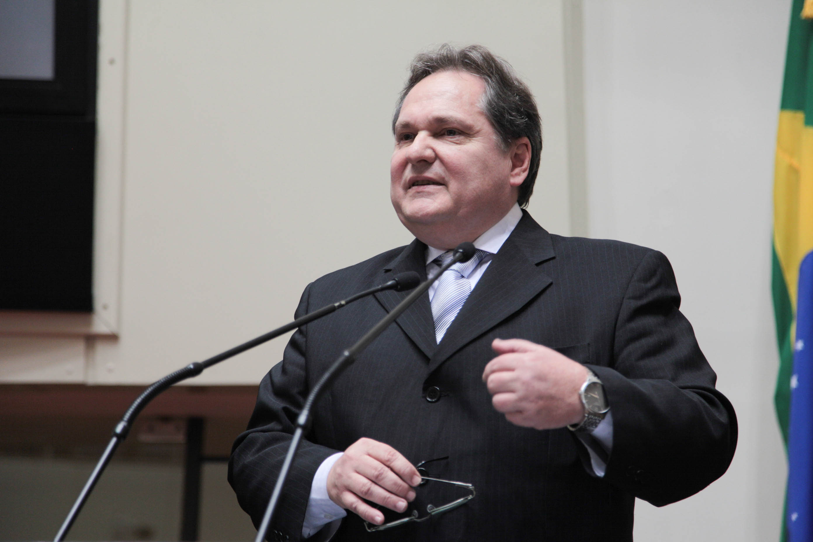 Sessão Ordinária e assinatura de convênio. Desembargador Cesar Augusto Abreu.