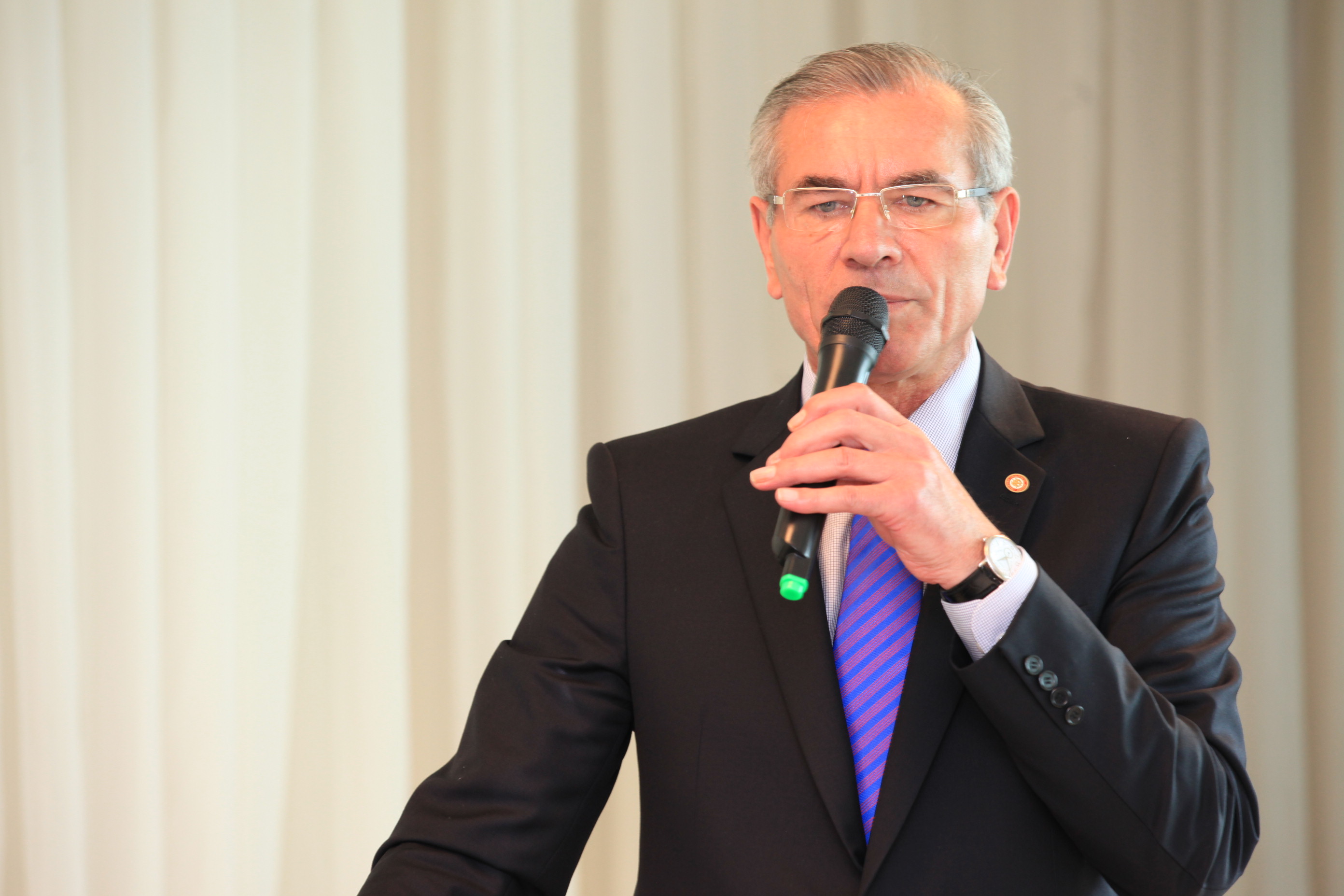 Deputado Silvio Dreveck (PP). Assinatura de Convênio entre Acaert e Alesc.
