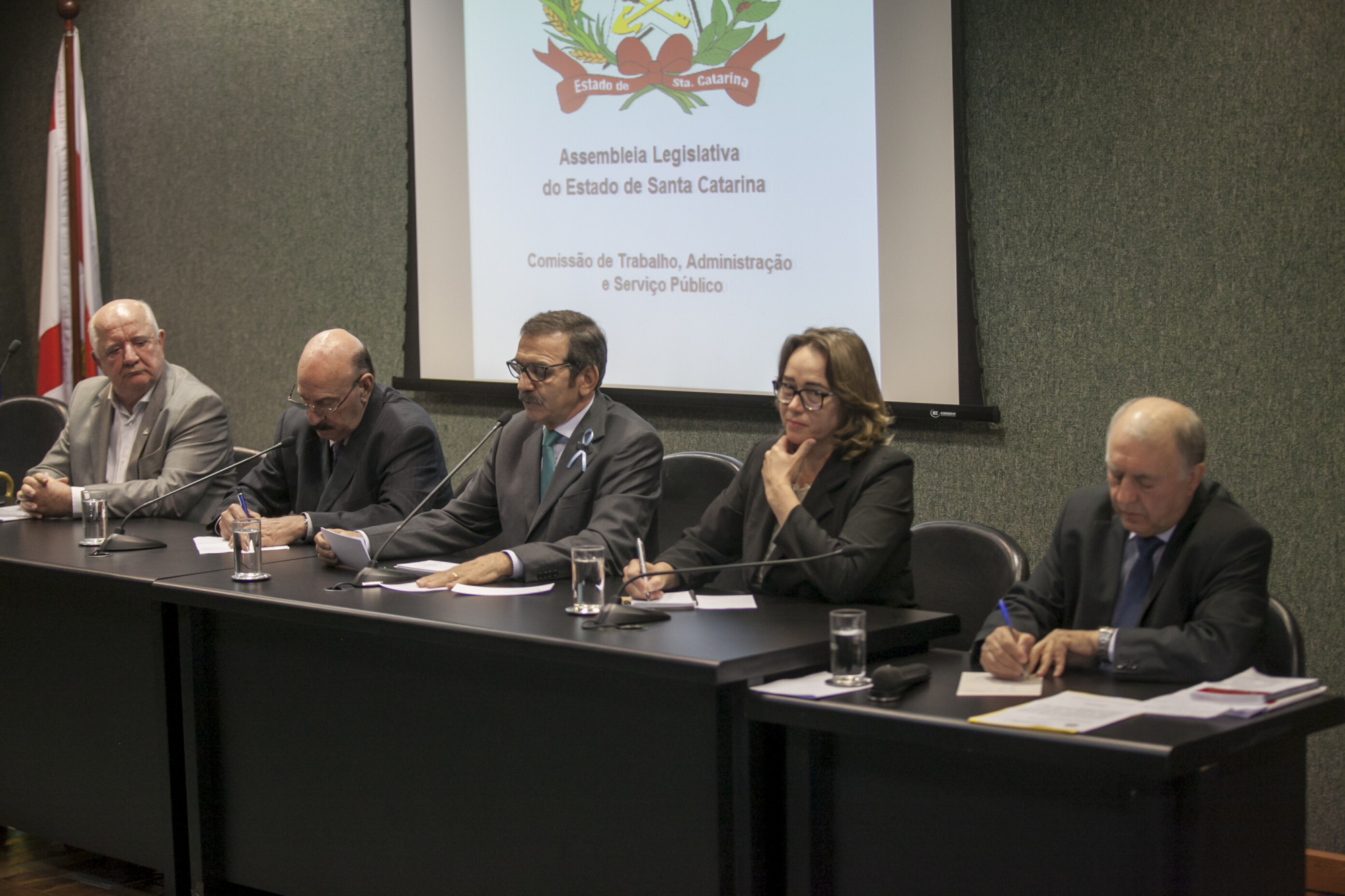 Comissão vai discutir mudanças na PEC dos atos municipais
