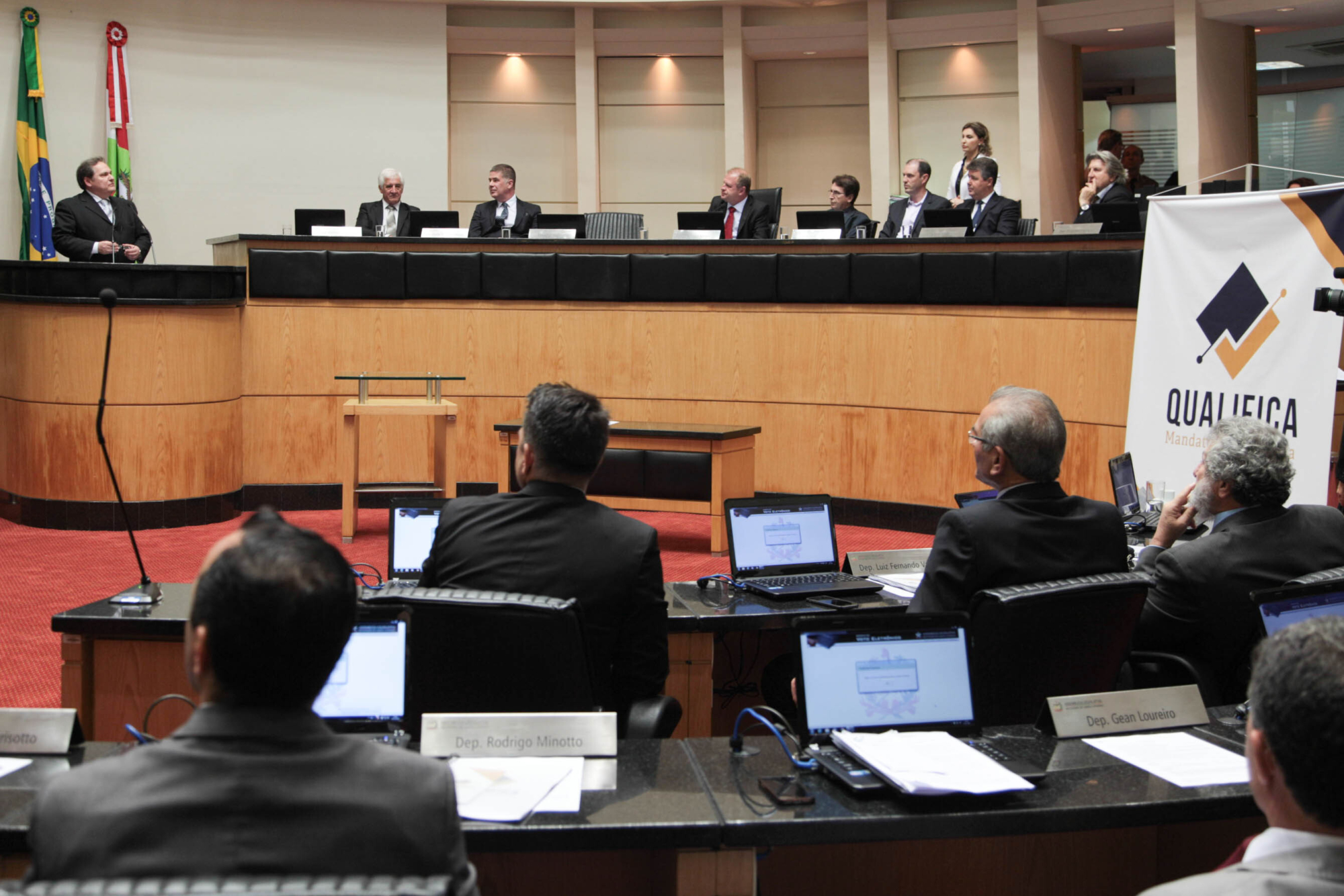 Convênio: prefeitos e vereadores eleitos este ano vão receber capacitação