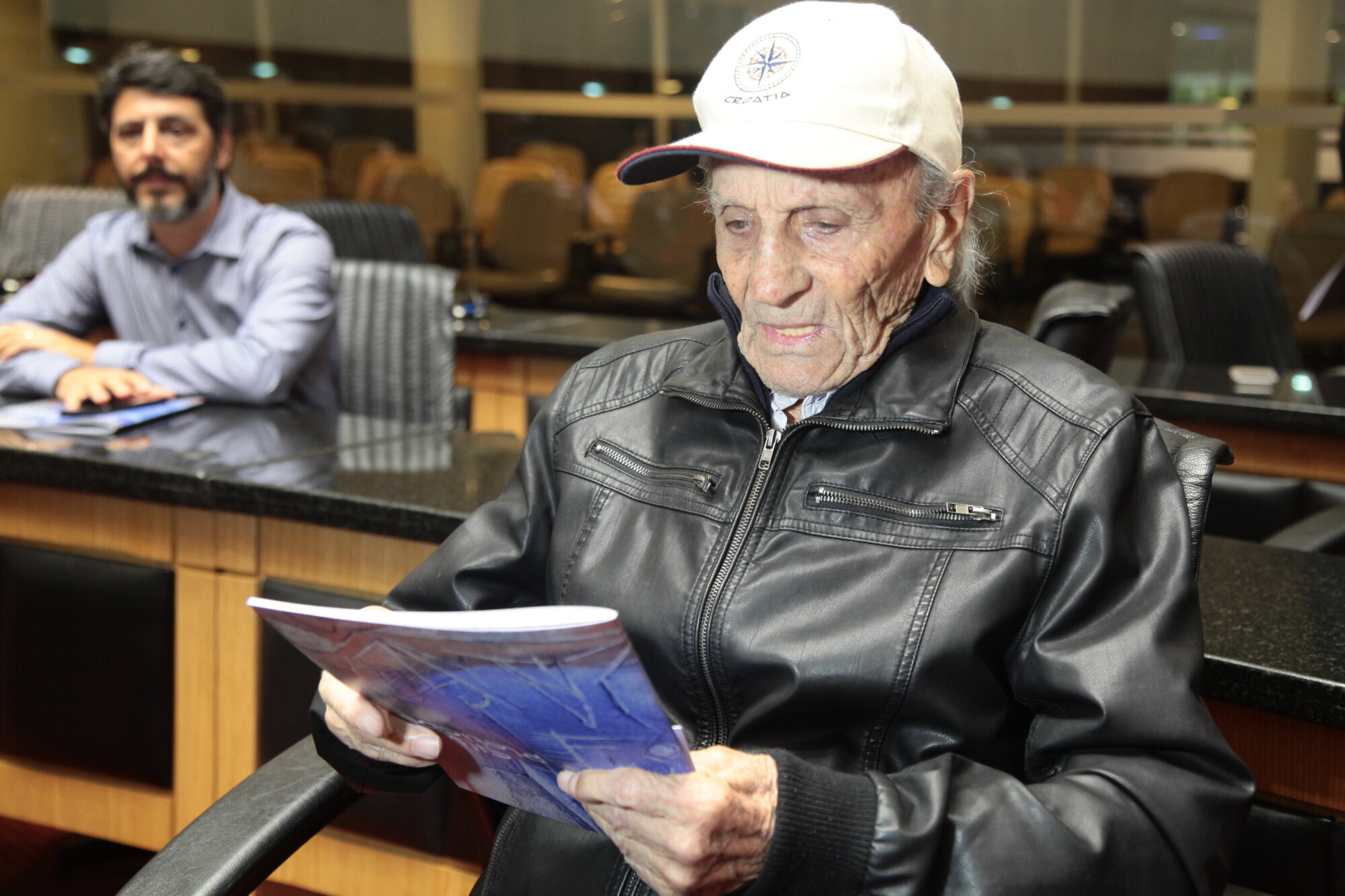 Artista Silvio Pleticos recebe homenagem em sessão especial da Assembleia Legislativa