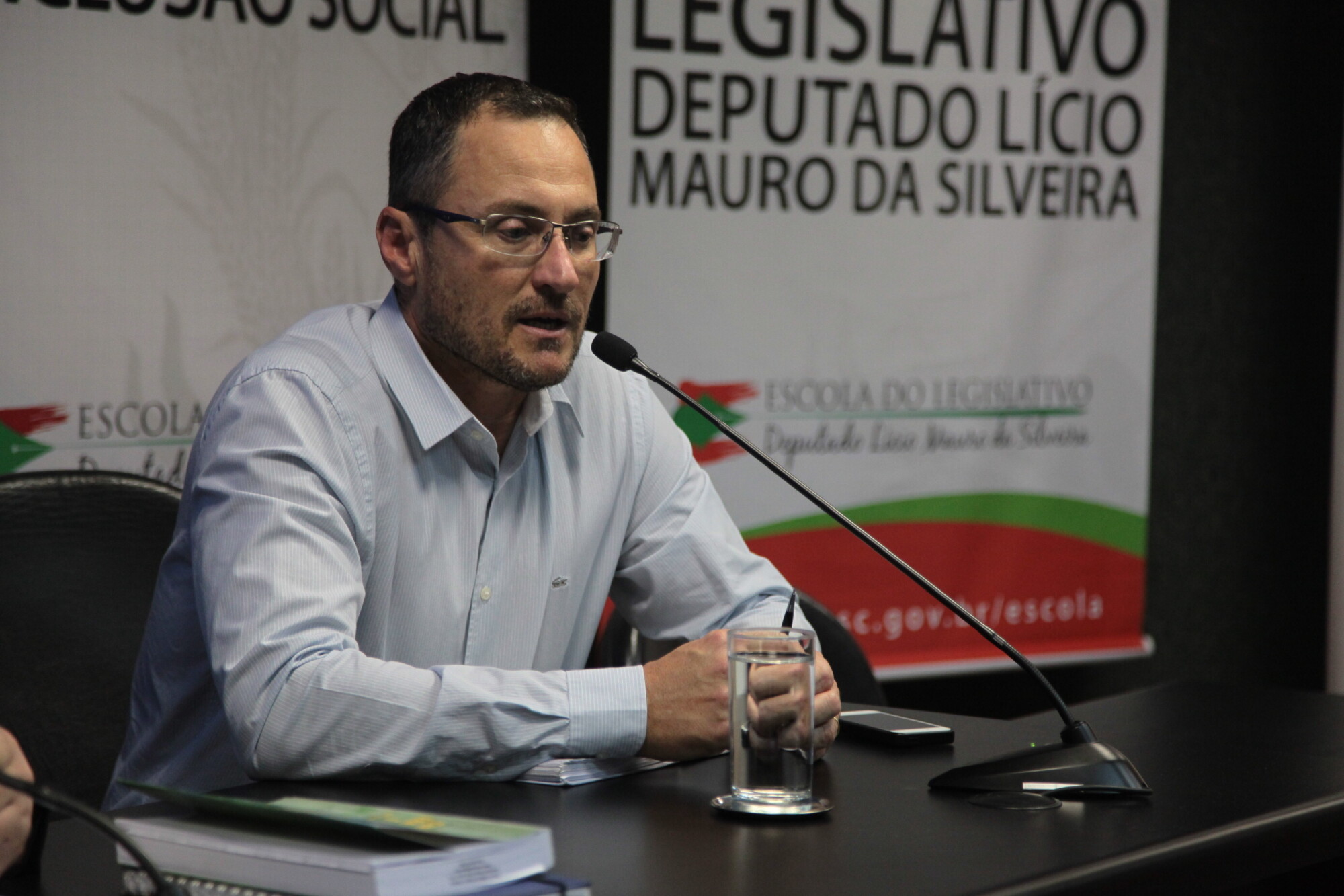 Professor Márcio Rogério da Silveira, coordenador do Laboratório Circulação, Transporte e Logística da UFSC