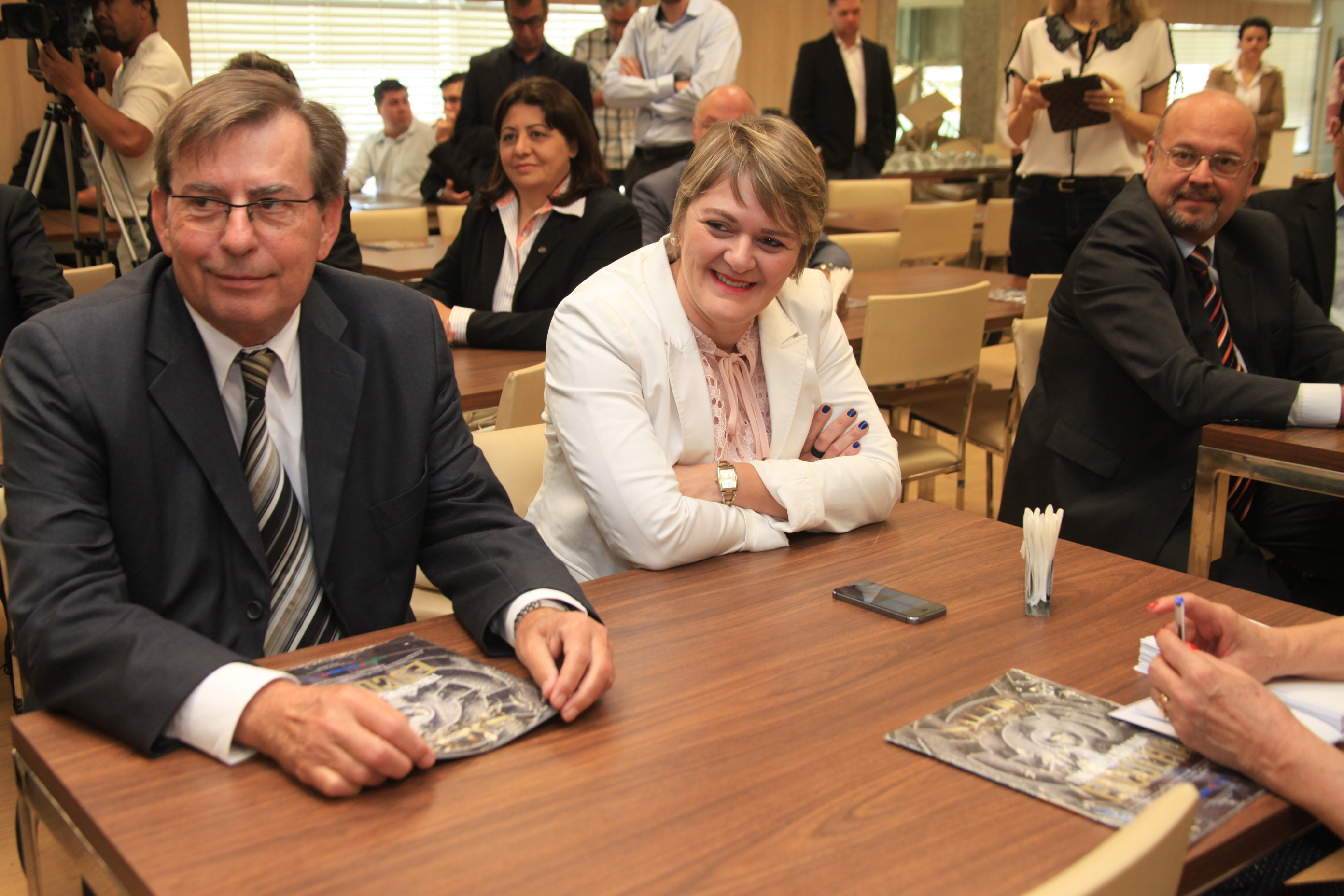 Deputados Participam de Café-da-Manhã Oferecido pela Federação dos Hospitais Filantrópicos de SC.