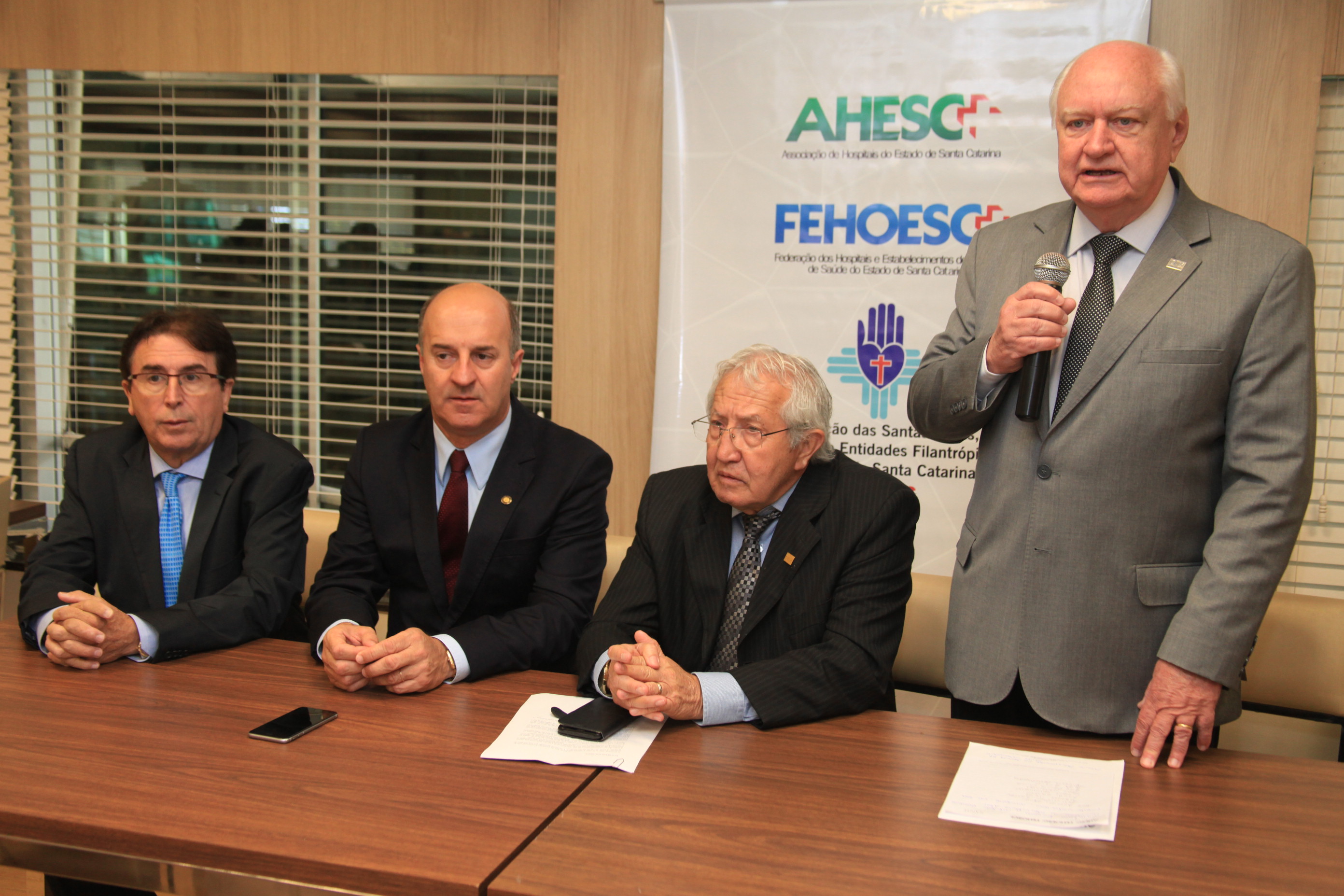 Deputados Participam de Café-da-Manhã Oferecido pela Federação dos Hospitais Filantrópicos de SC.