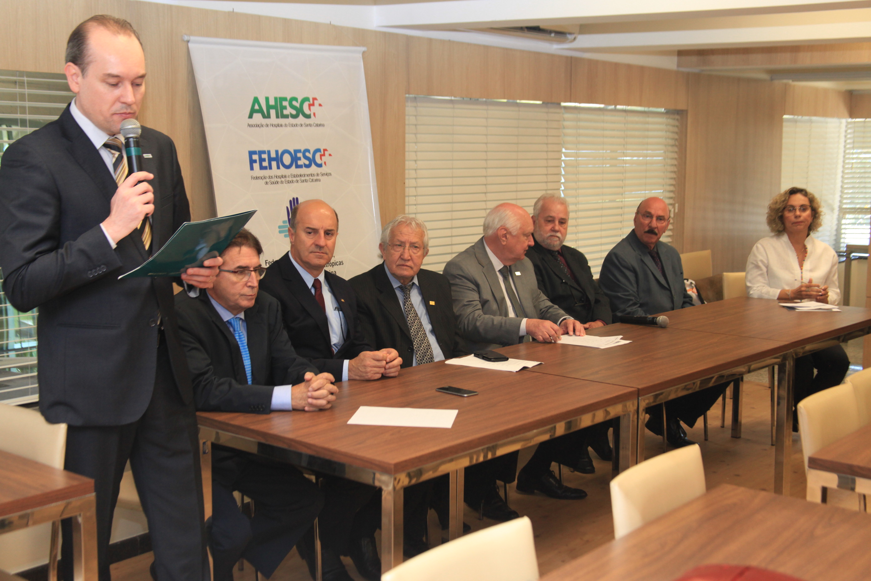Deputados Participam de Café-da-Manhã Oferecido pela Federação dos Hospitais Filantrópicos de SC.