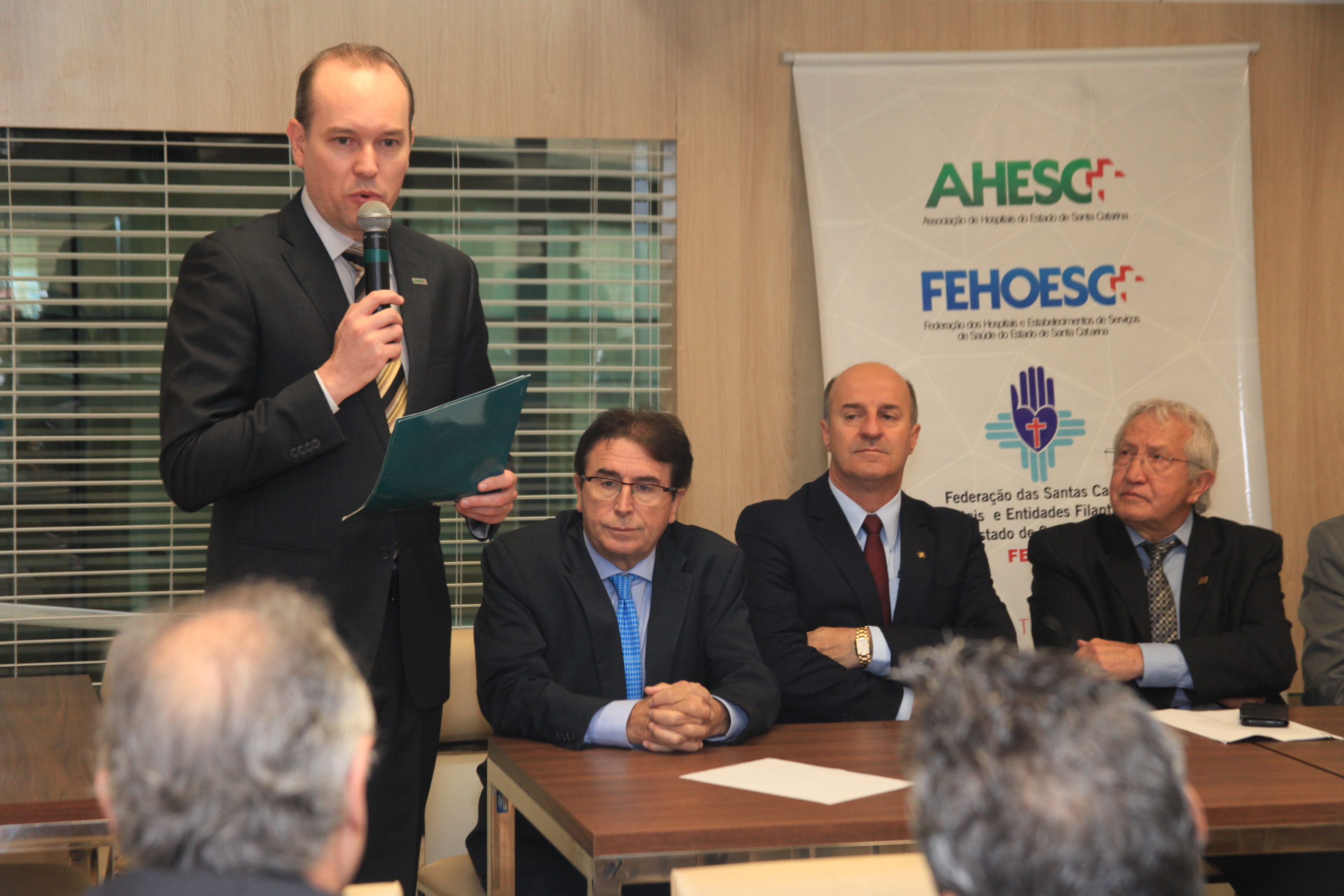 Deputados Participam de Café-da-Manhã Oferecido pela Federação dos Hospitais Filantrópicos de SC.