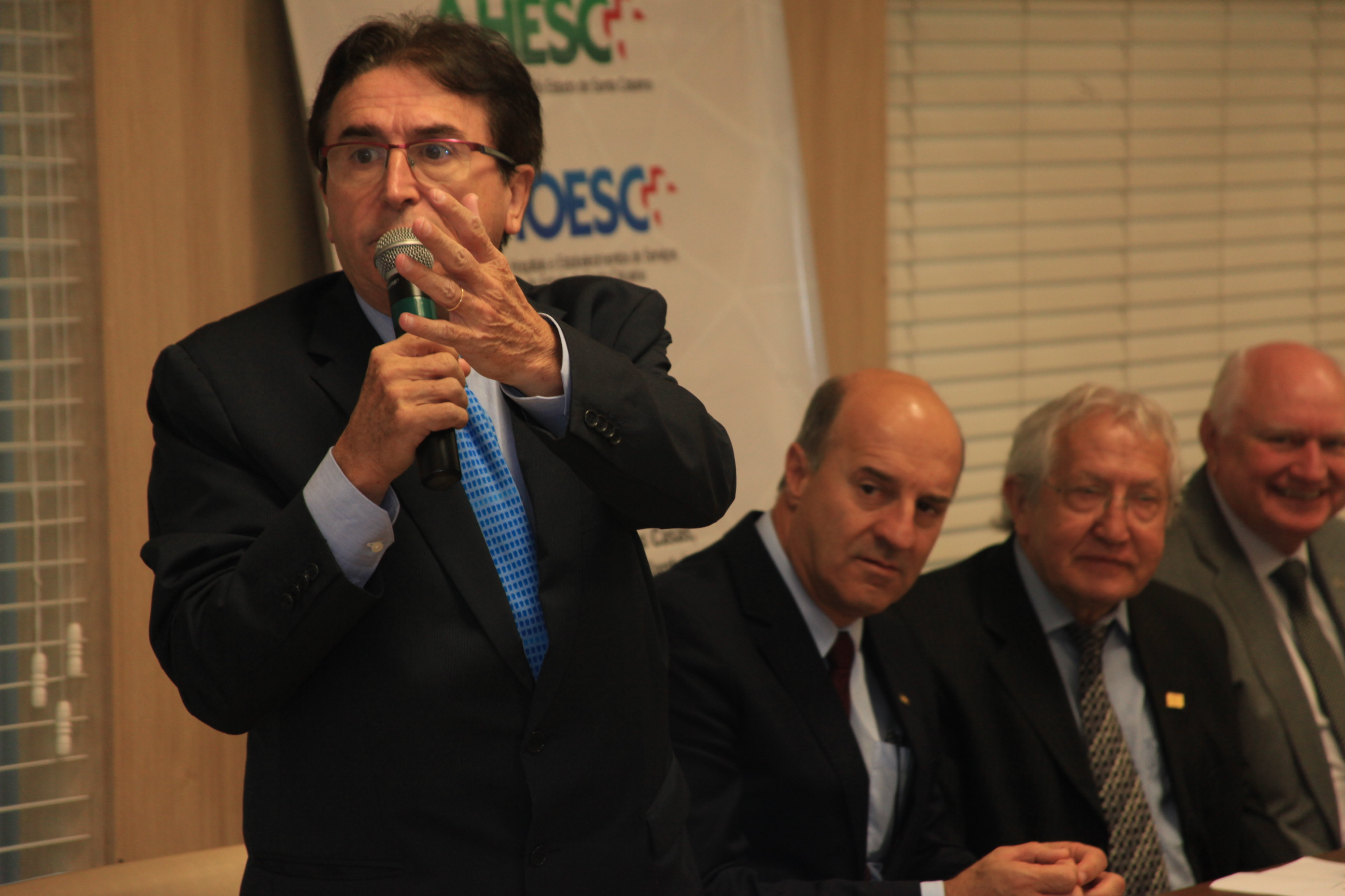 Deputados Participam de Café-da-Manhã Oferecido pela Federação dos Hospitais Filantrópicos de SC.