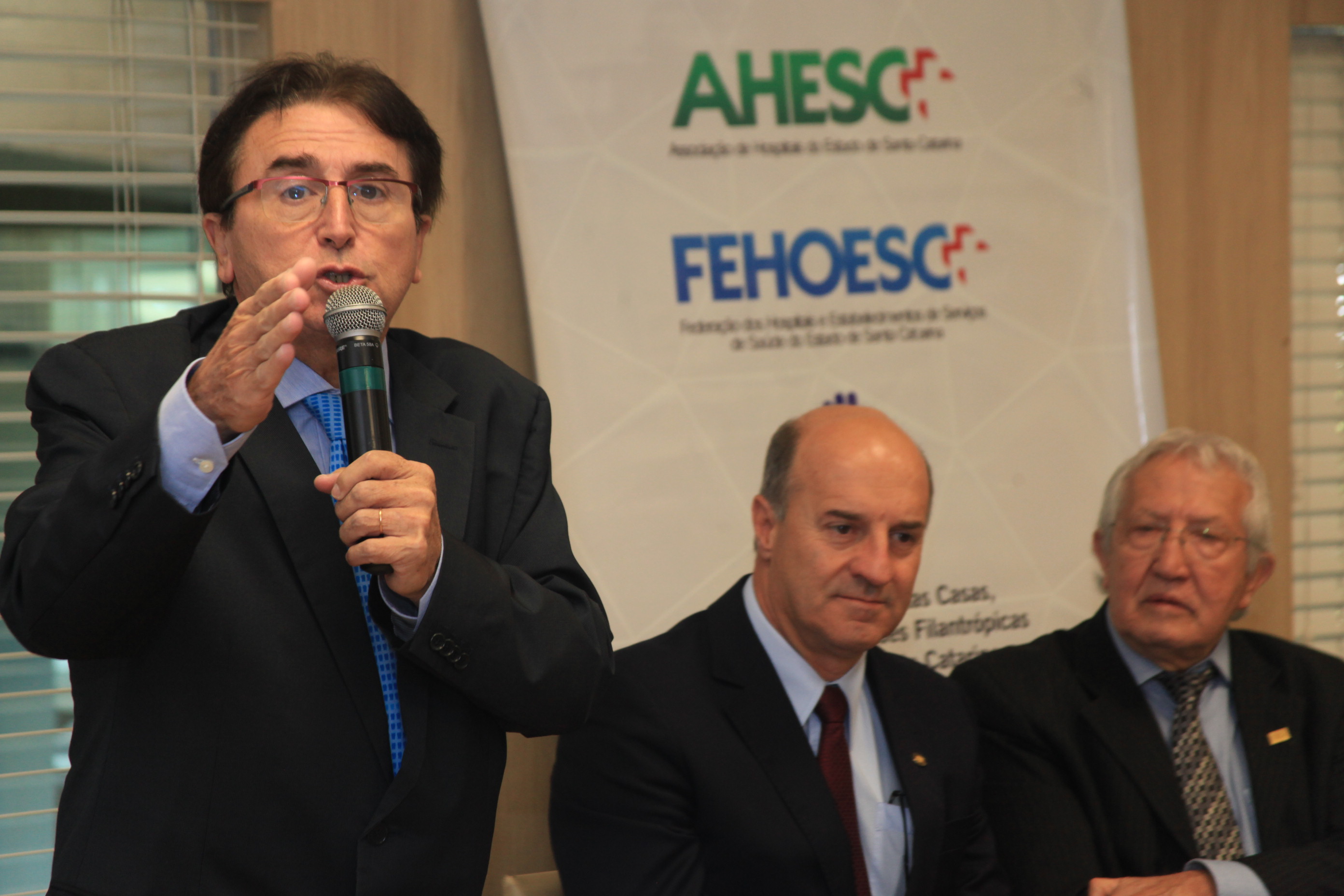 Deputados Participam de Café-da-Manhã Oferecido pela Federação dos Hospitais Filantrópicos de SC.