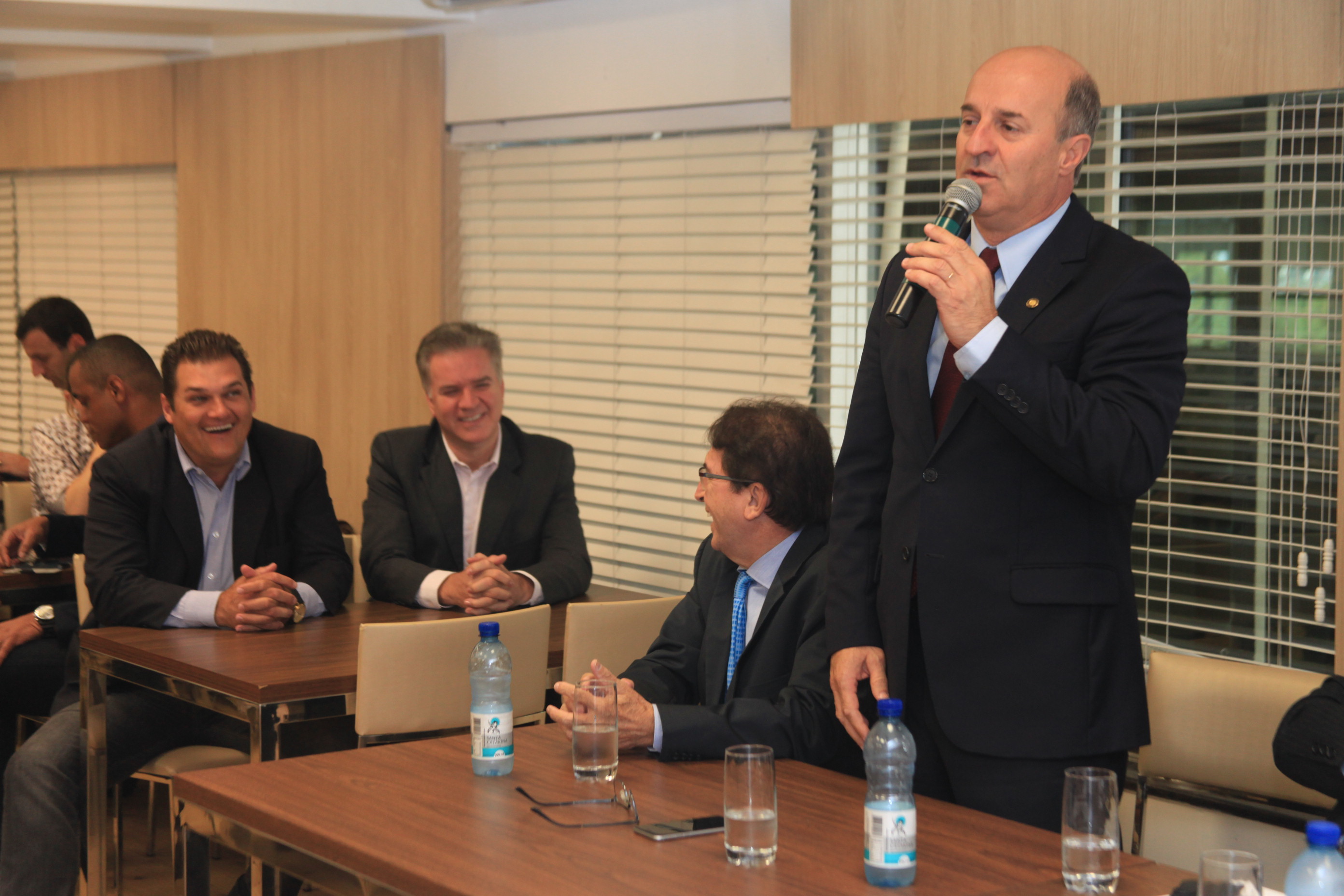 Deputados Participam de Café-da-Manhã Oferecido pela Federação dos Hospitais Filantrópicos de SC.
