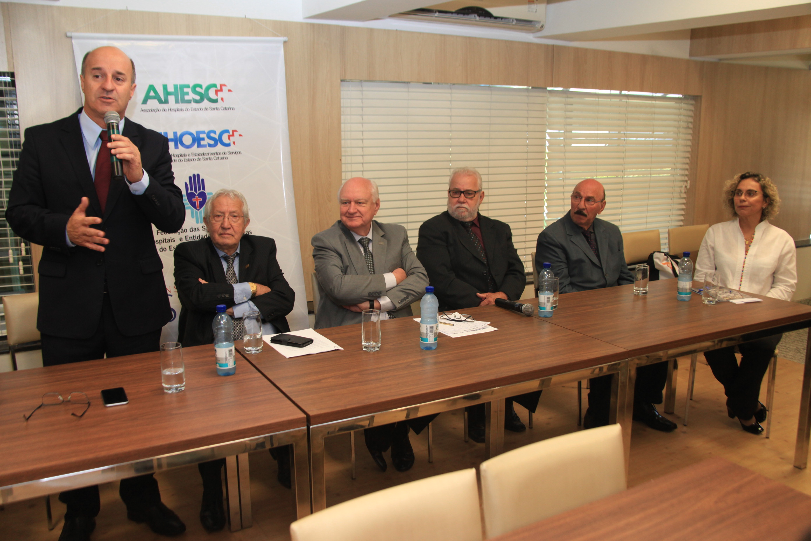 Deputados Participam de Café-da-Manhã Oferecido pela Federação dos Hospitais Filantrópicos de SC.