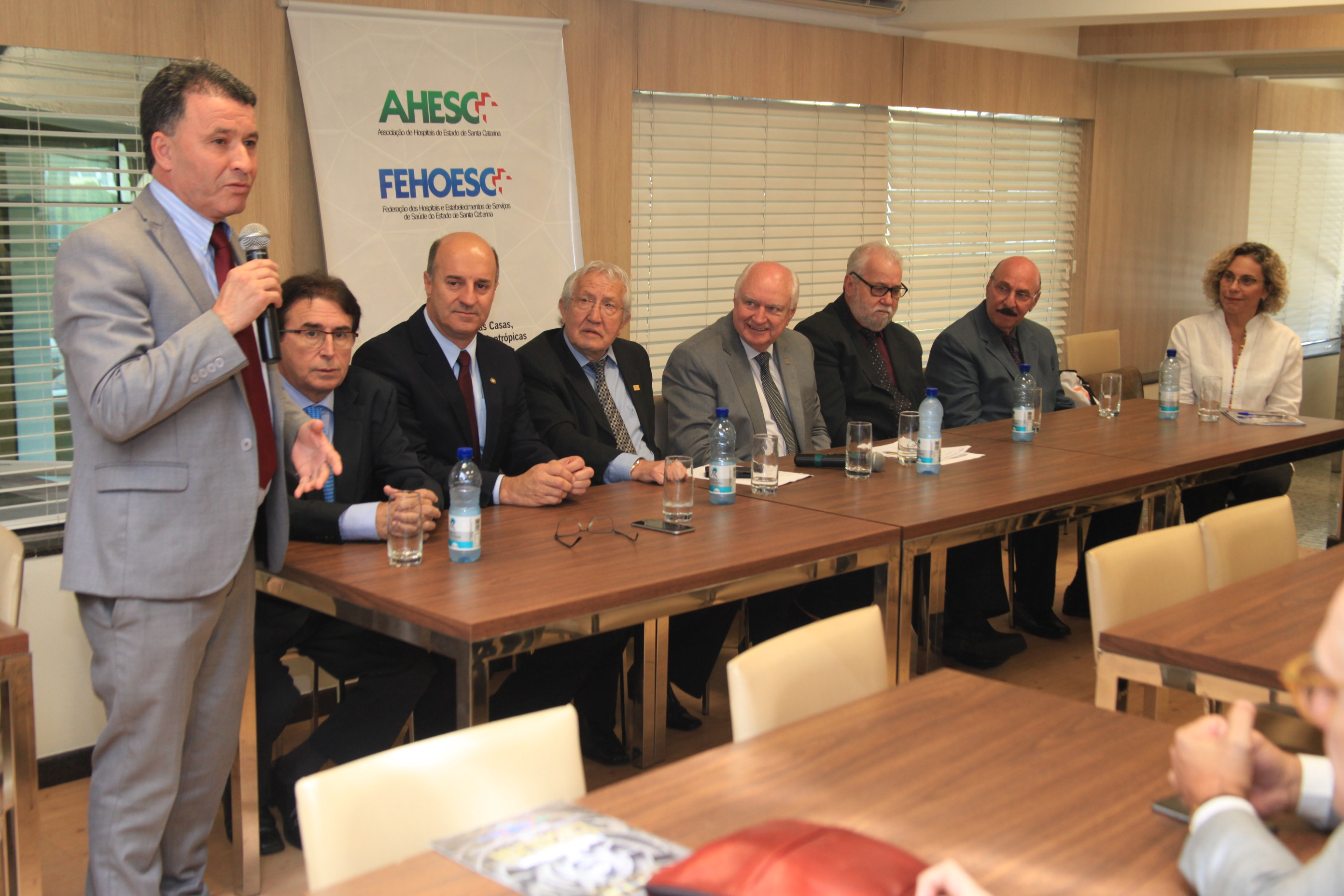 Deputados Participam de Café-da-Manhã Oferecido pela Federação dos Hospitais Filantrópicos de SC.