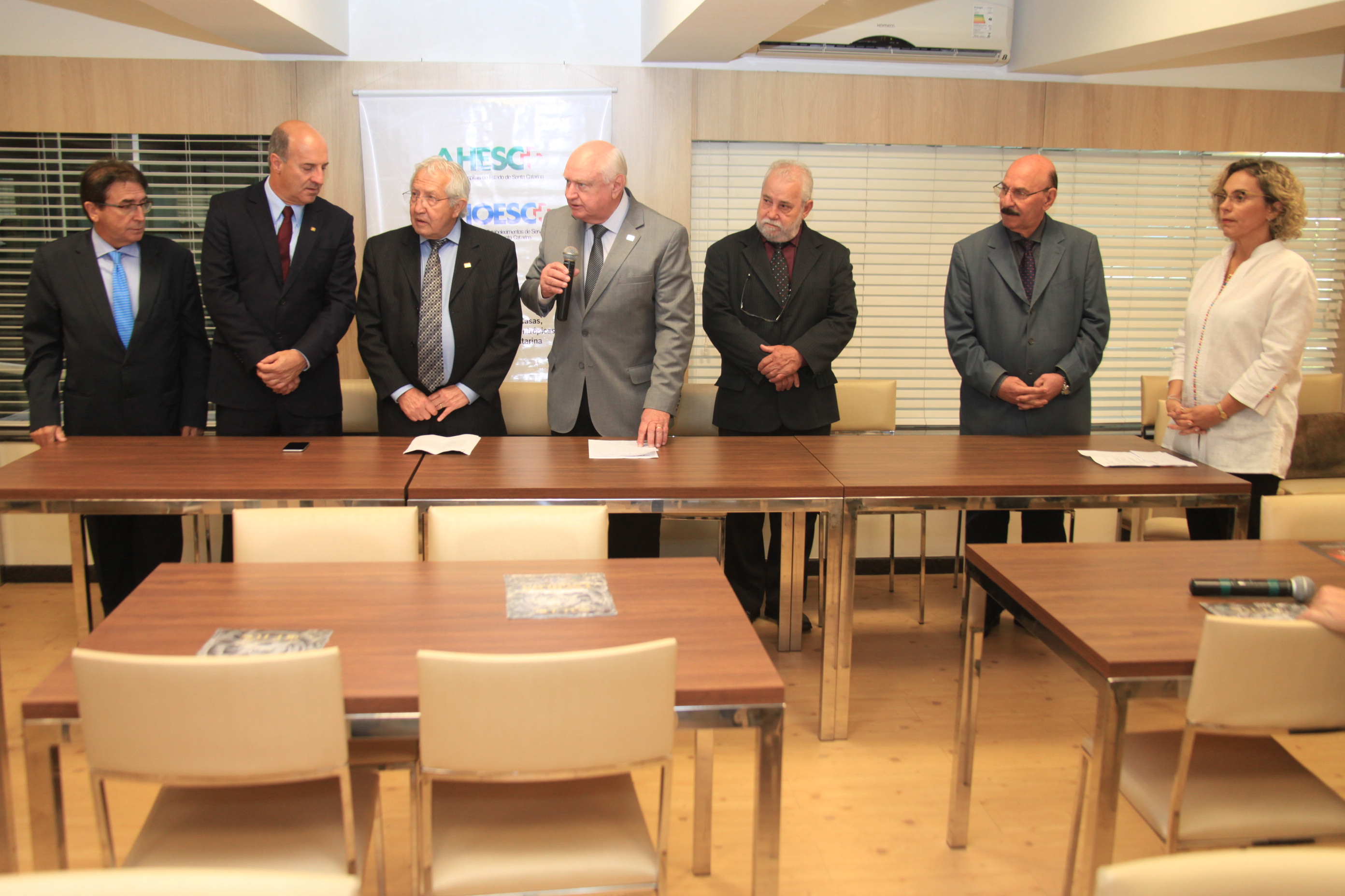 Deputados Participam de Café-da-Manhã Oferecido pela Federação dos Hospitais Filantrópicos de SC.