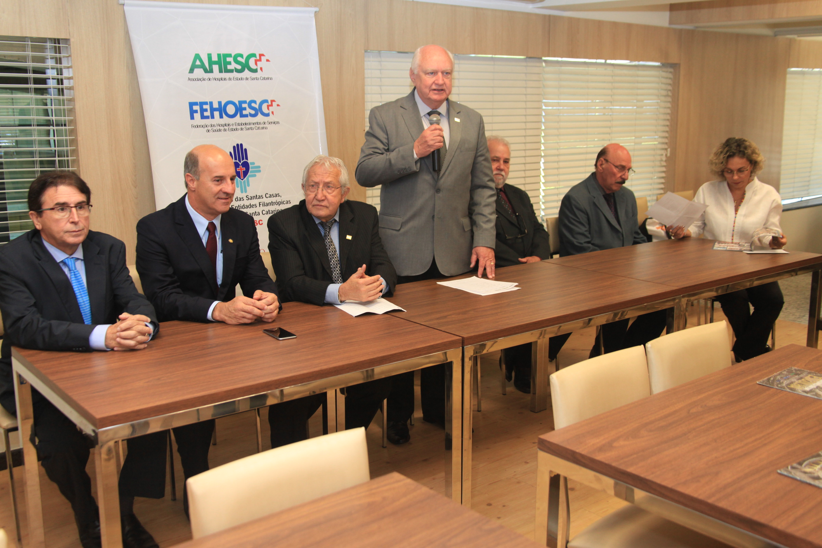 Deputados Participam de Café-da-Manhã Oferecido pela Federação dos Hospitais Filantrópicos de SC