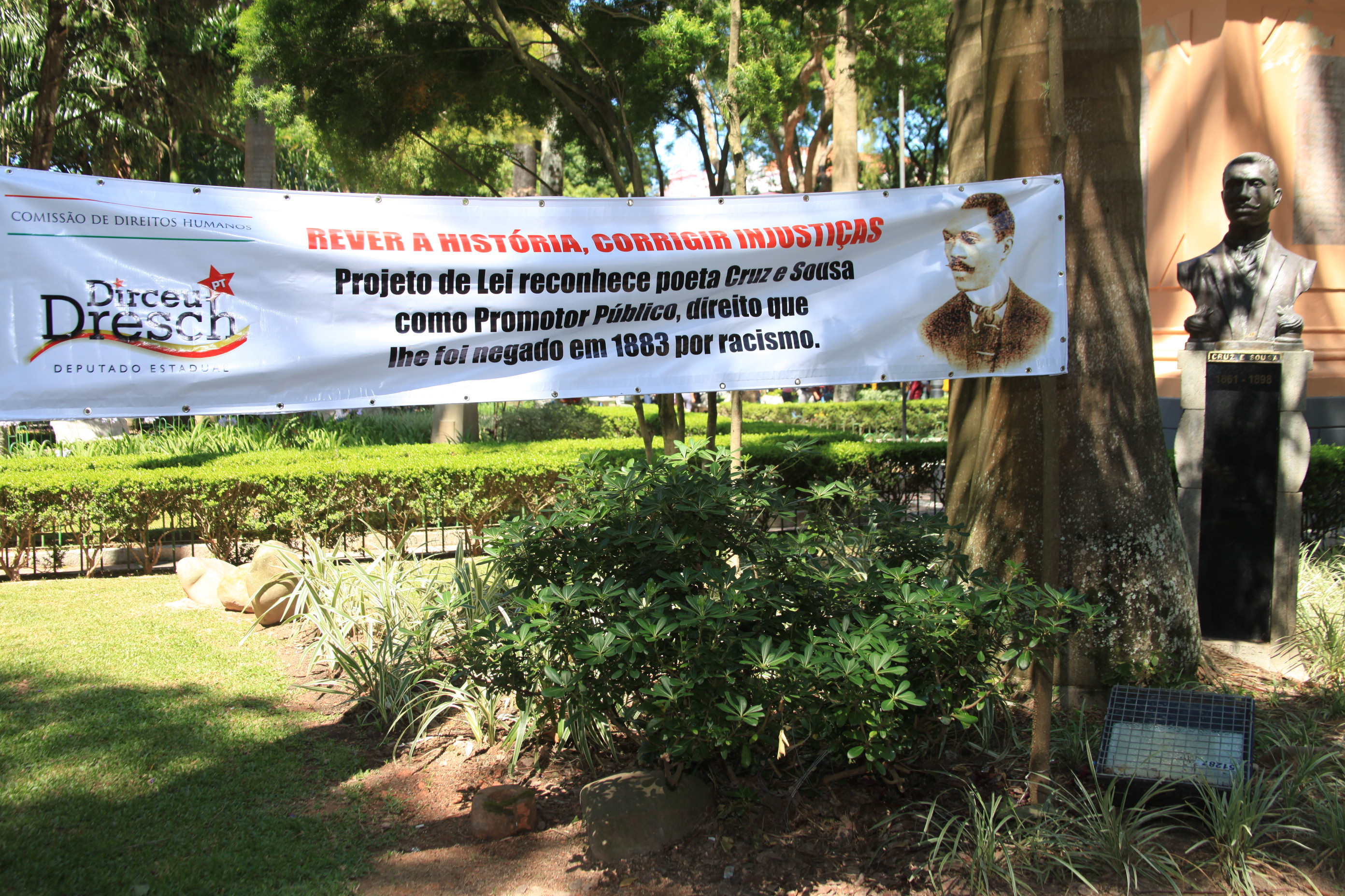 Assinatura do Projeto de Lei que Reconhece Cruz e Souza como Promotor Público de SC.