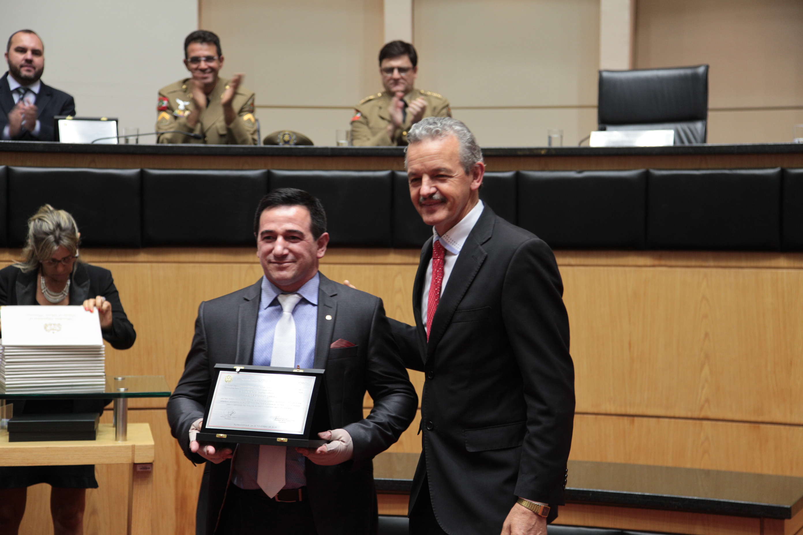 Sessão Especial - Homenagem aos Policiais e Bombeiros Feridos e 15 Anos da APRASC