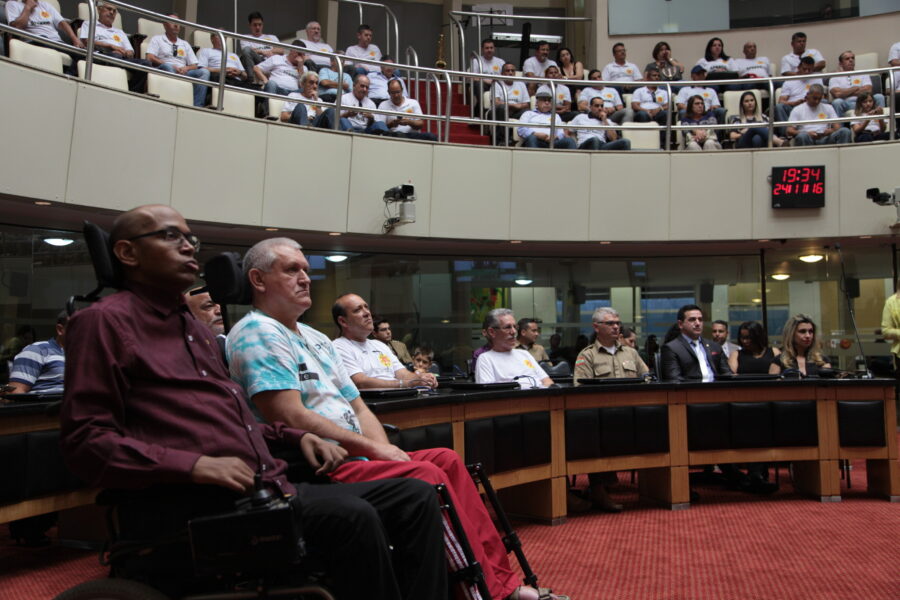 Assembleia homenageia Aprasc, policiais e bombeiros feridos em serviço