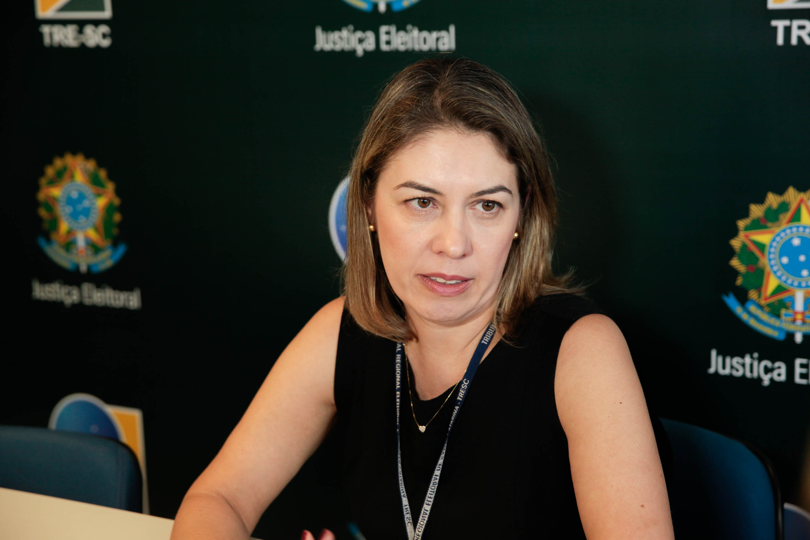 Prazo para justificativa de voto. Renata Fávere, secretária da corregedoria do TRE-SC.