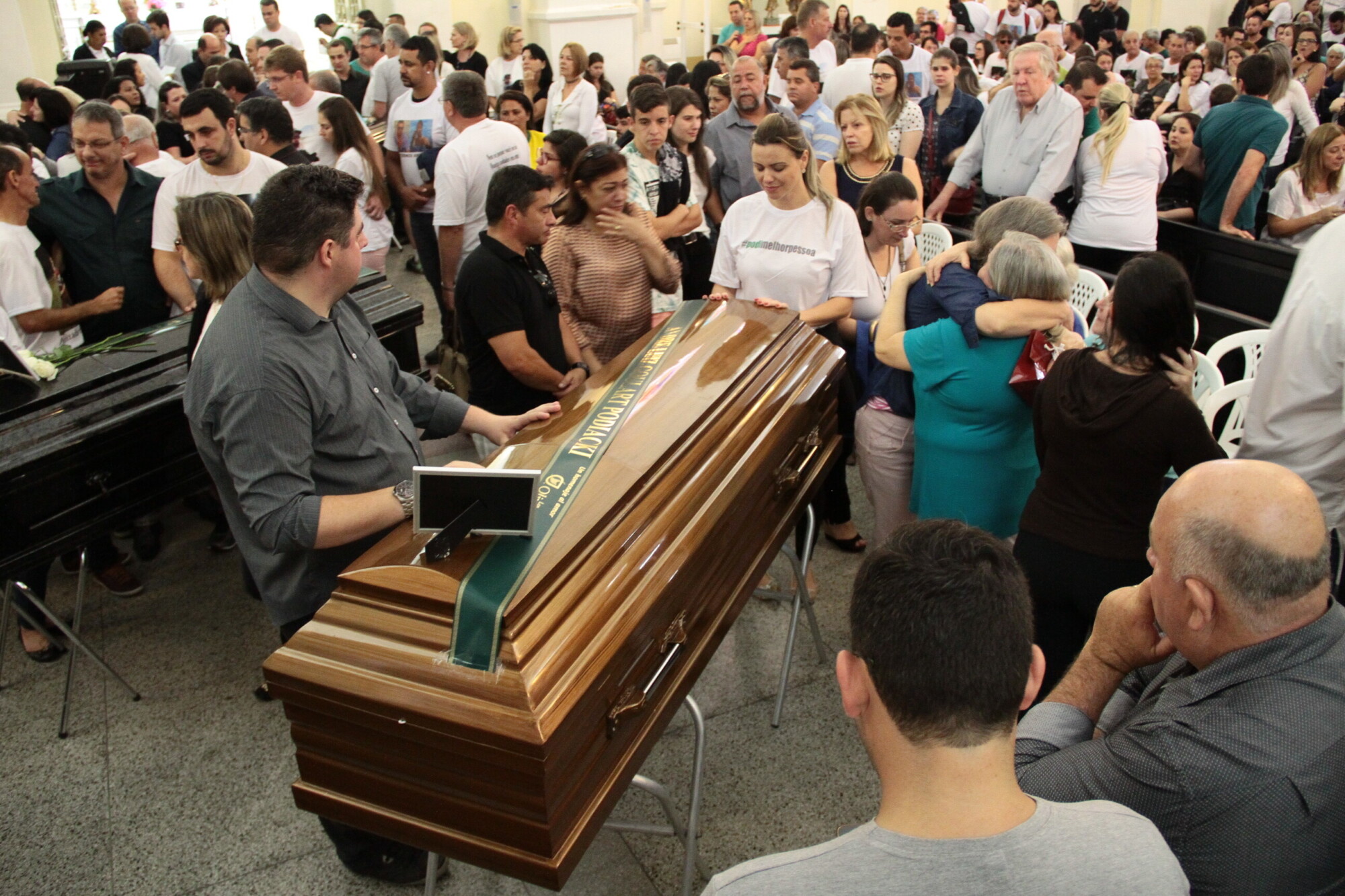 Familiares, colegas e amigos na homenagem a jornalistas da RBS, em Florianópolis