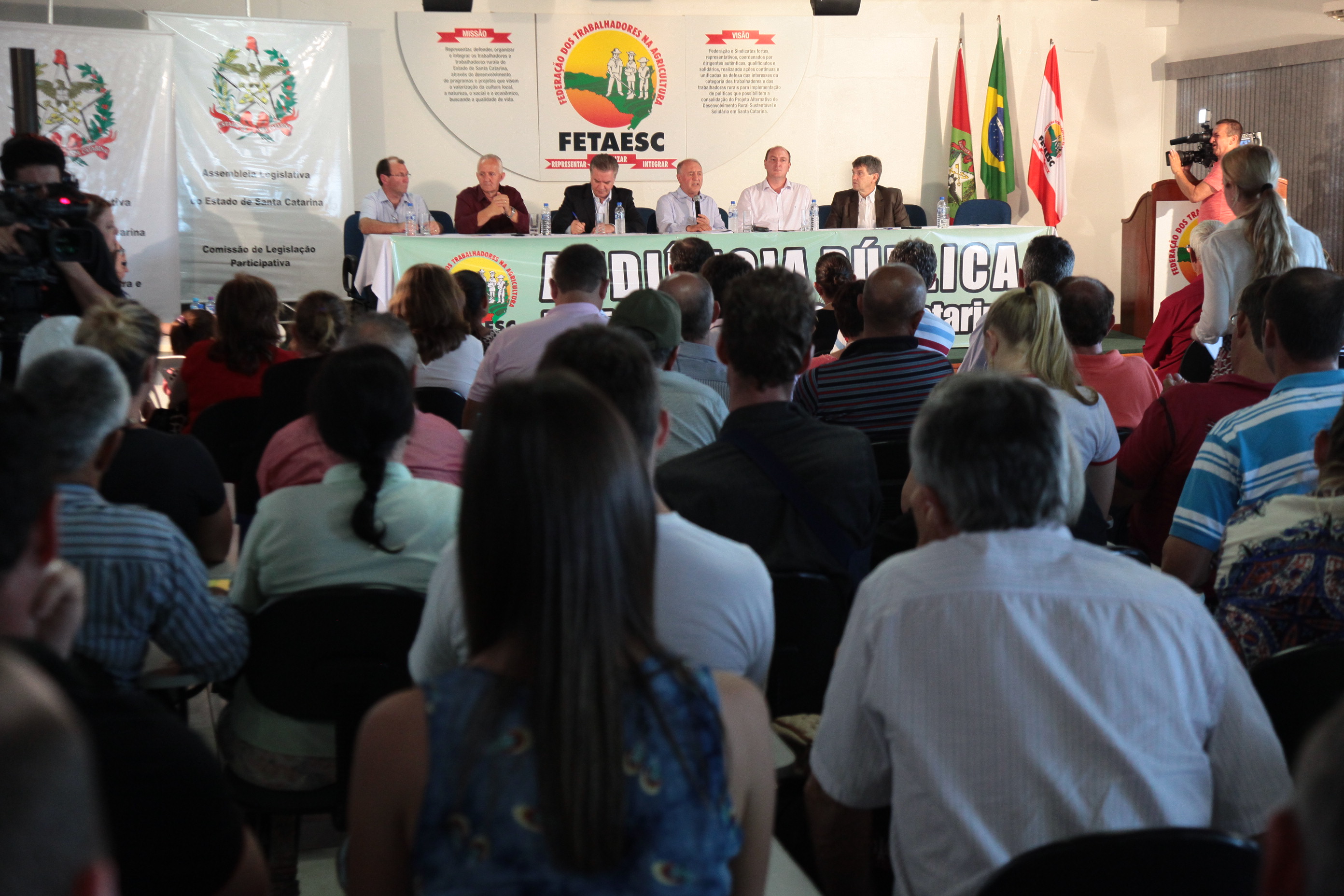Audiência Pública para debater sobre A Escassez de Recursos para o Programa Nacional de Habitação Rural em Santa Catarina: perspectiva para demanda represada e novos atendimentos.