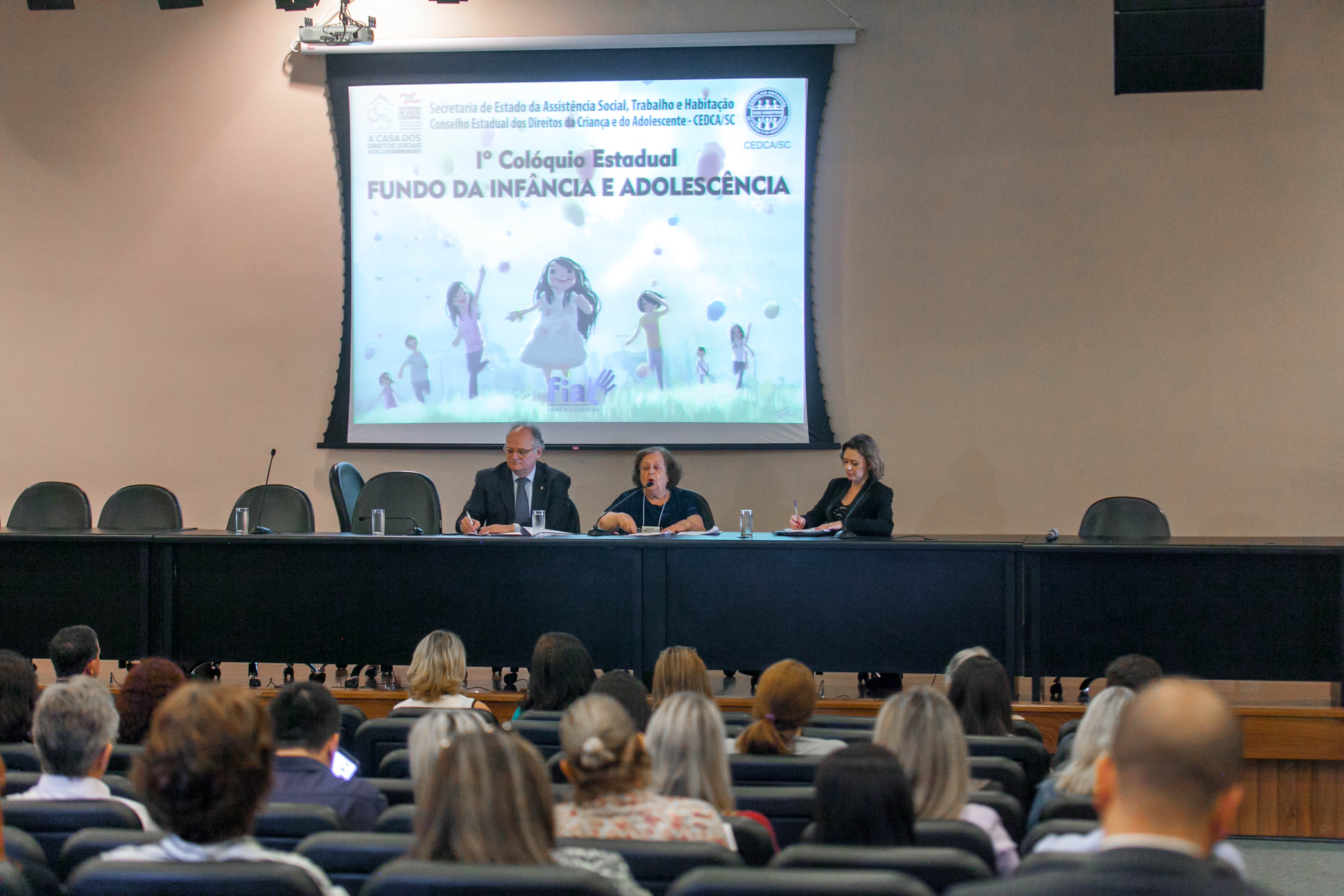 Colóquio sobre o Futuro para a Infância e Adolescência