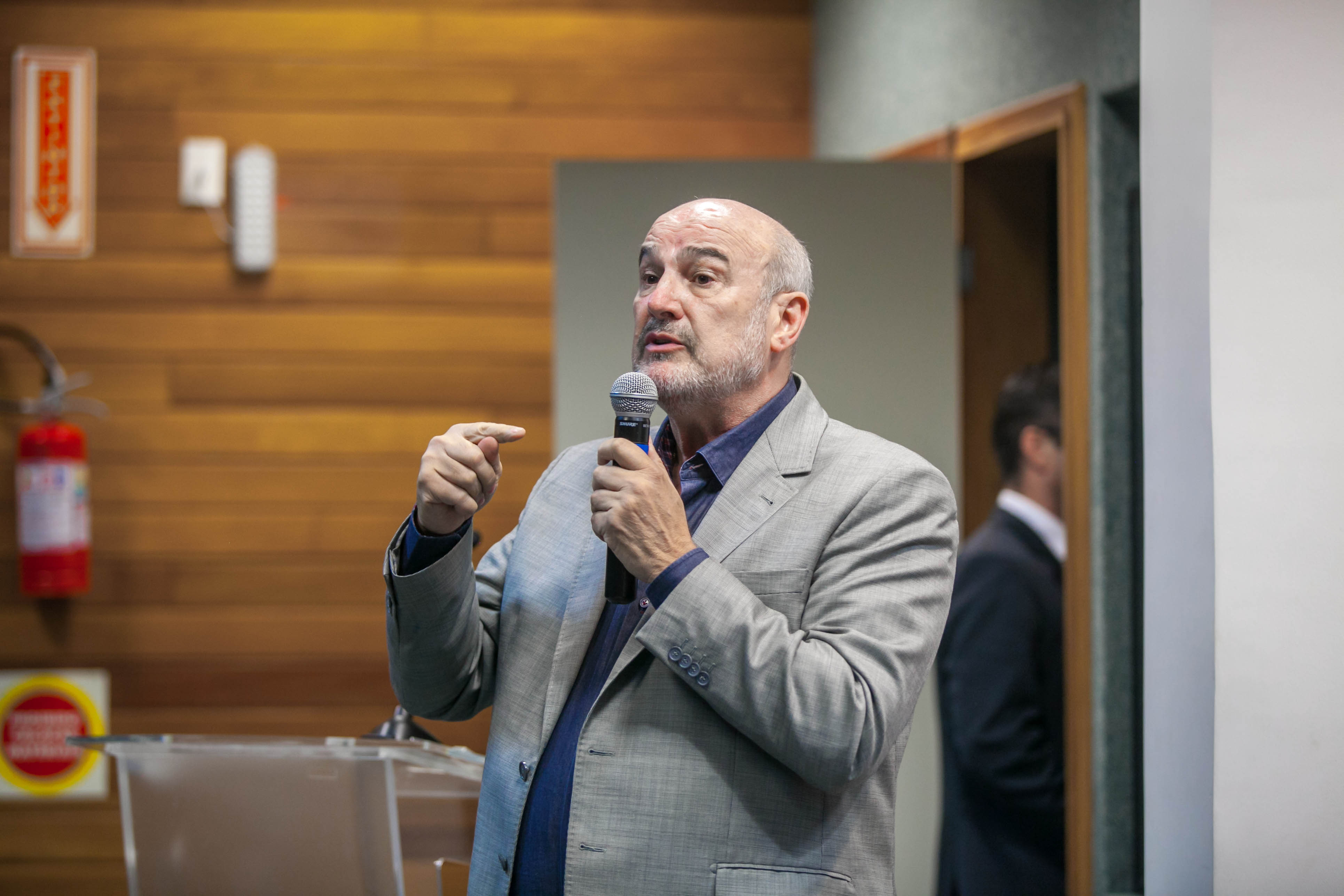 Eng. Valter José Gallina, Diretor Presidente da CASAN - Comissão de Transporte e Desenvolvimento Urbano
