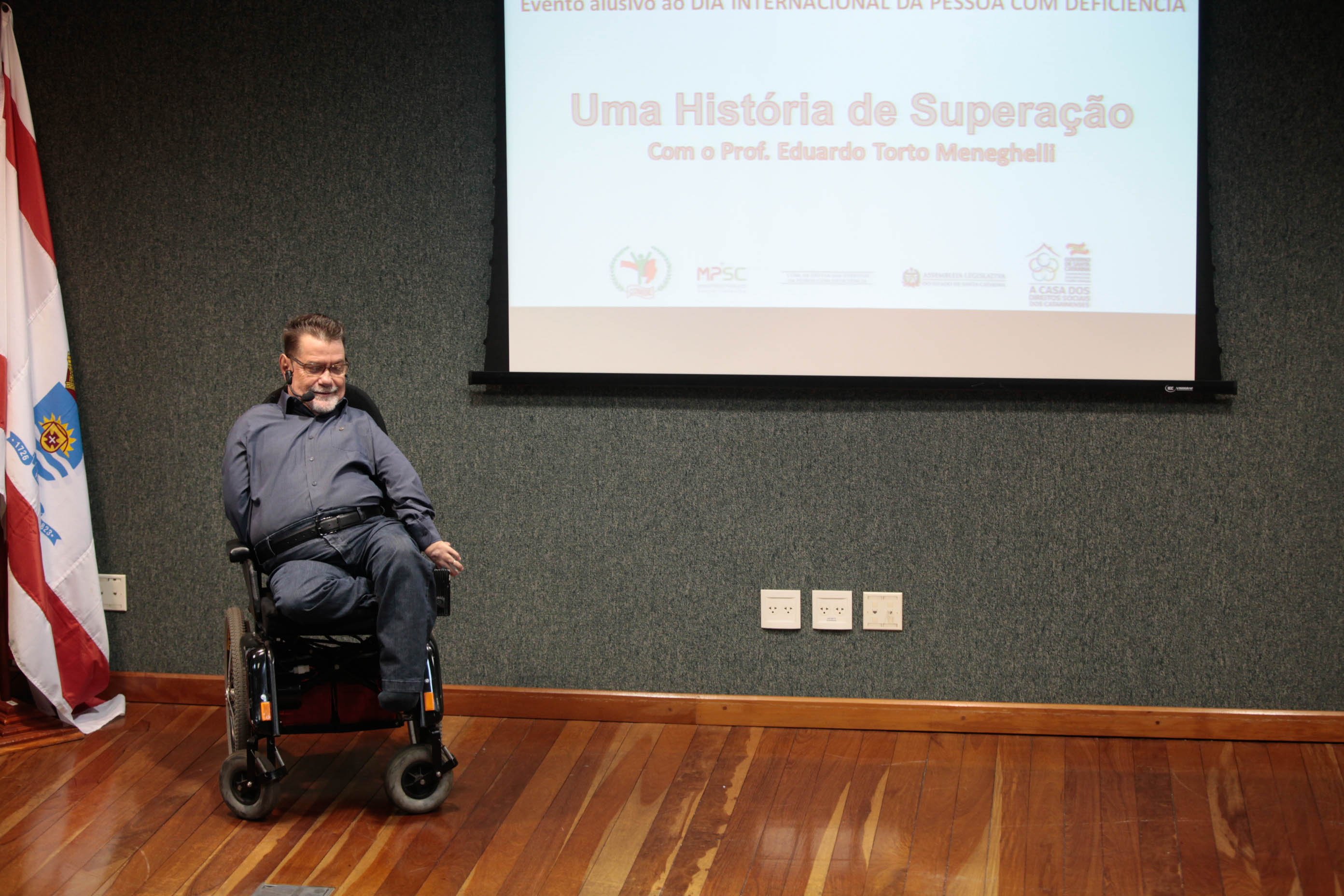 Dia internacional da pessoa com deficiência. Prof. Eduardo Torto Meneghelli.