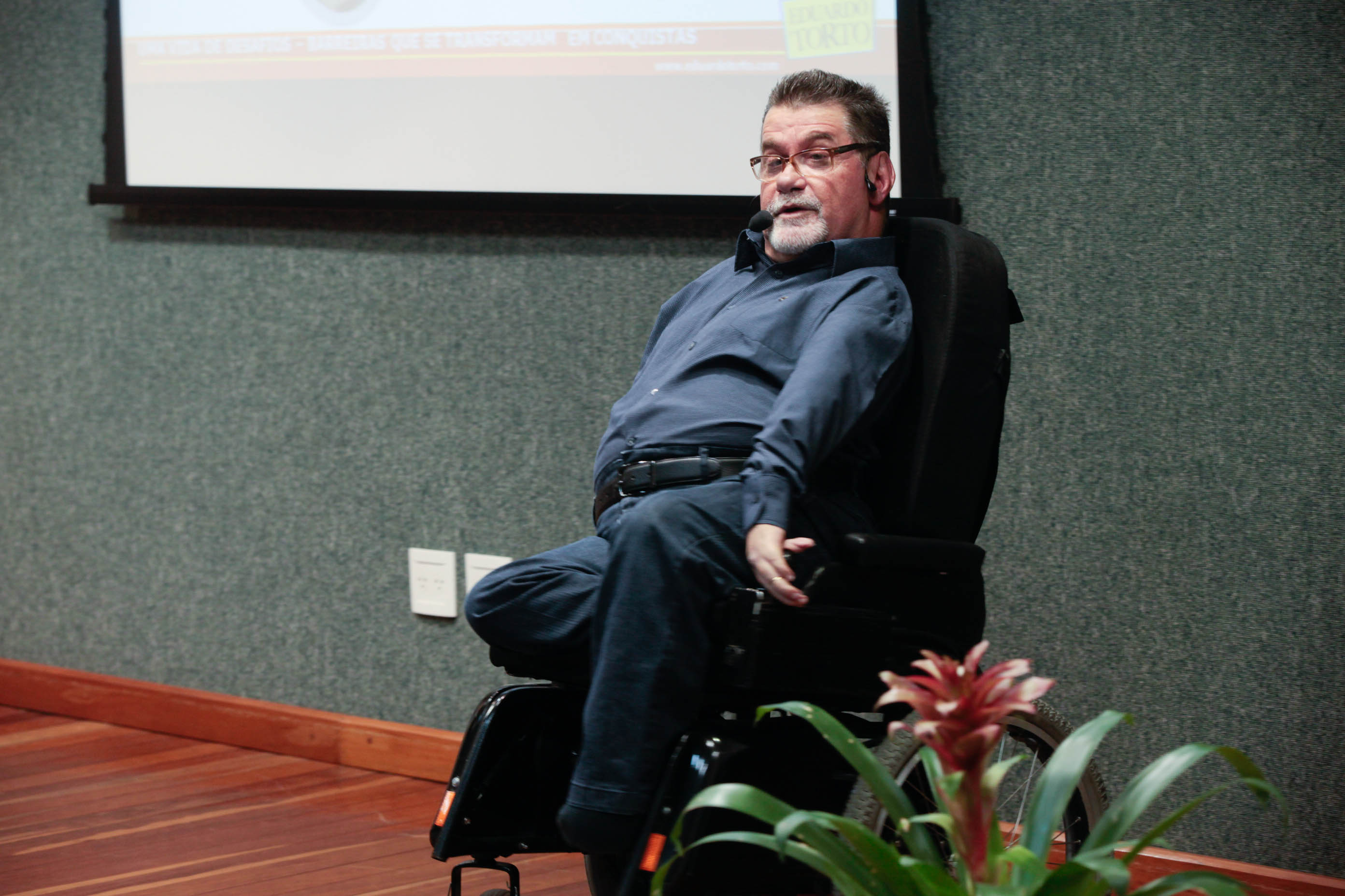 Dia internacional da pessoa com deficiência. Prof. Eduardo Torto Meneghelli.