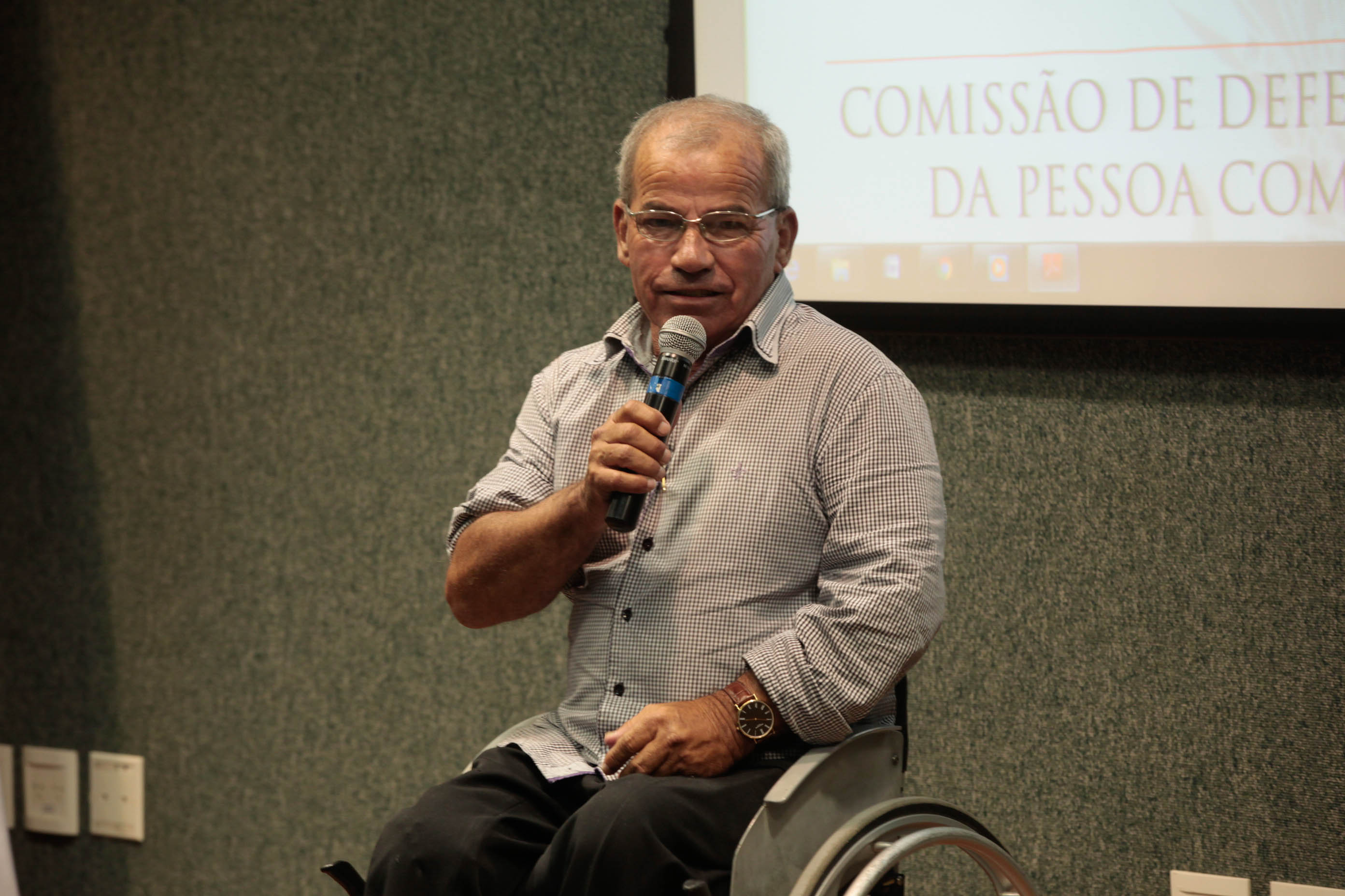 Dia internacional da pessoa com deficiência.  José Roberto Leal, Associação Florianopolitana de Deficientes Físicos.