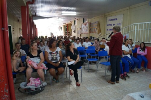Deputada percorre estado e atua contra o sucateamento e fechamento de escolas
