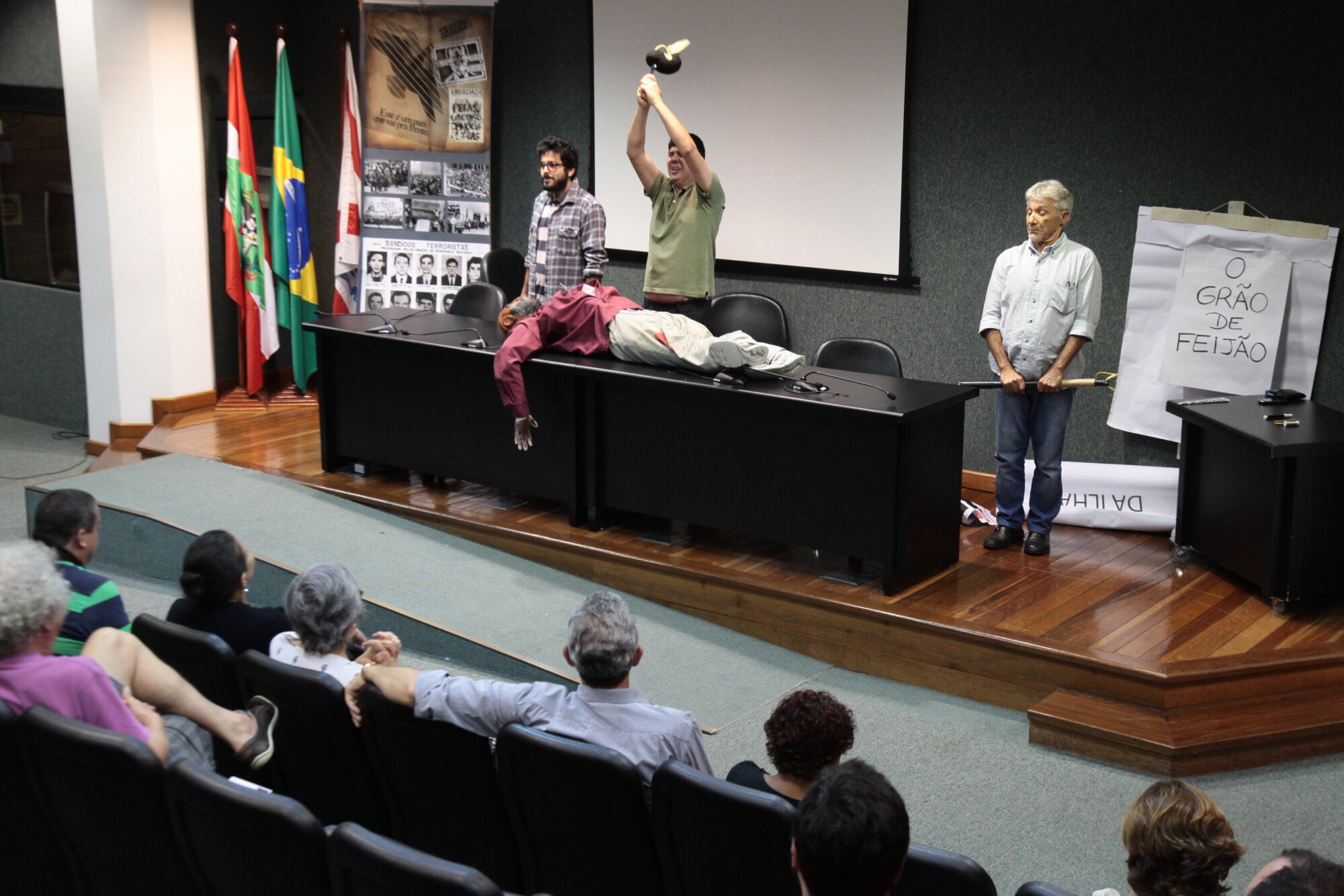Apresentação da Cia Espalhafato