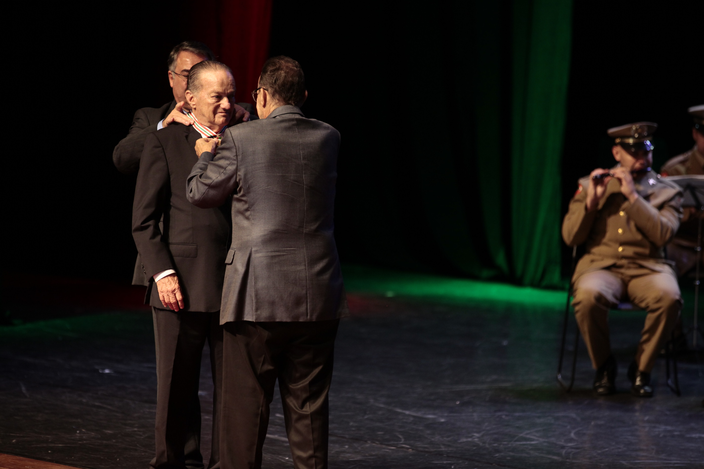 Outorga da Medalha Anita Garibaldi a Jorge Bornhausen.