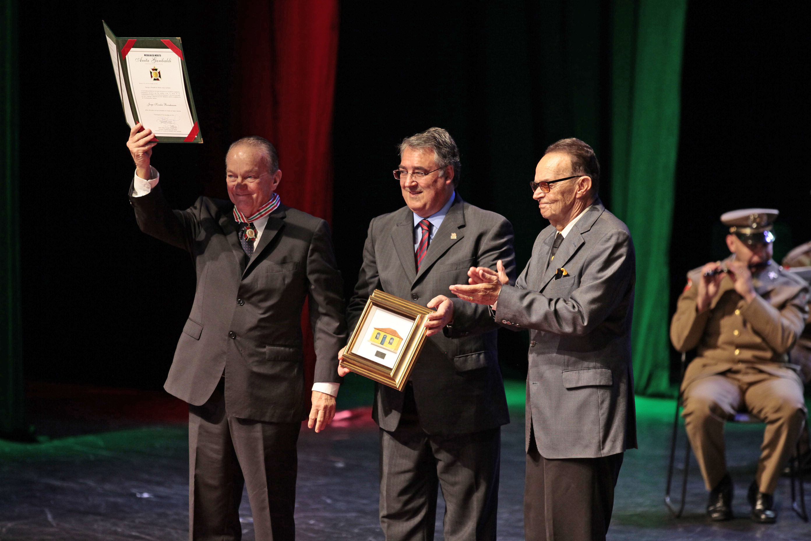 Outorga da Medalha Anita Garibaldi a Jorge Bornhausen.
