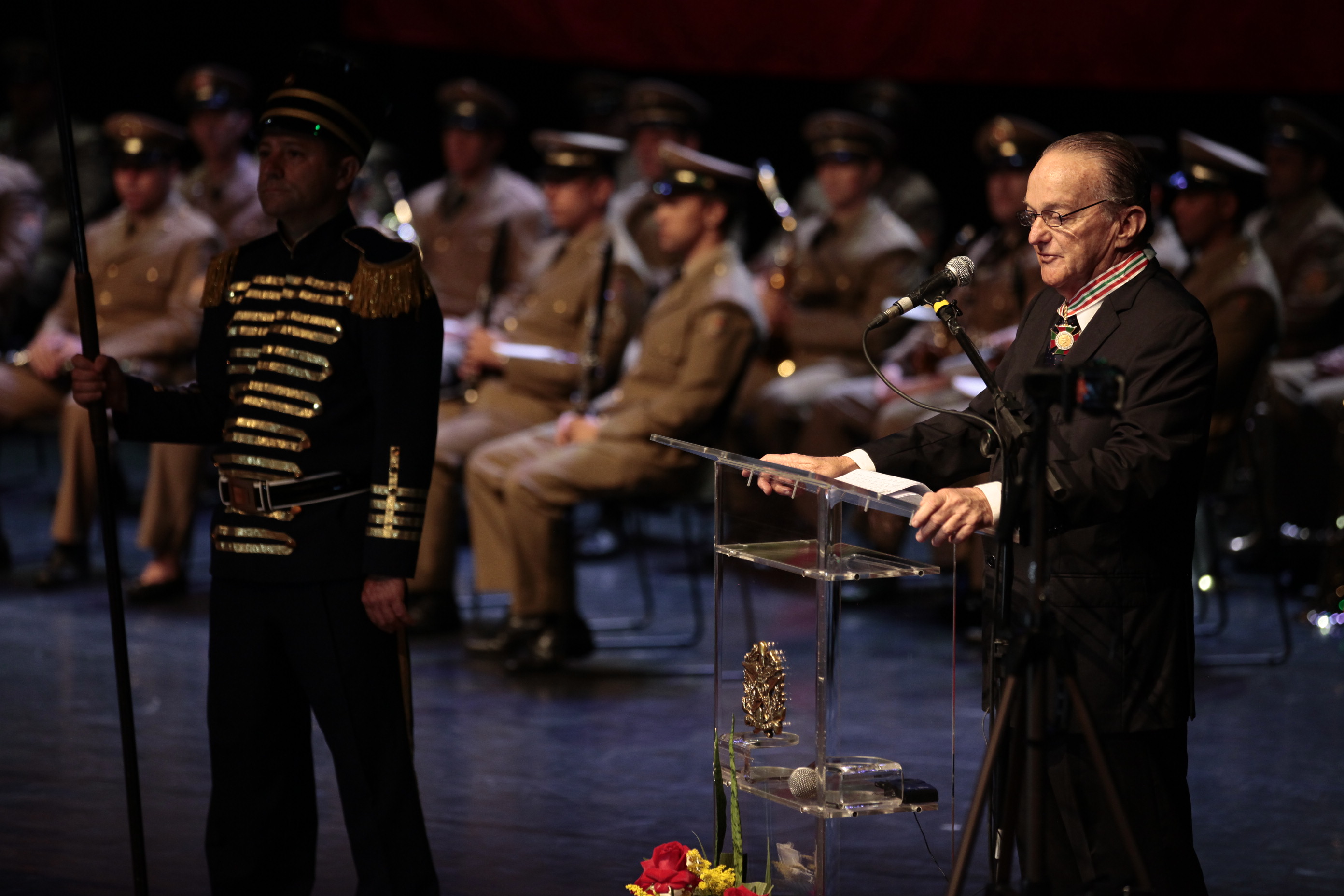 Outorga da Medalha Anita Garibaldi a Jorge Bornhausen.