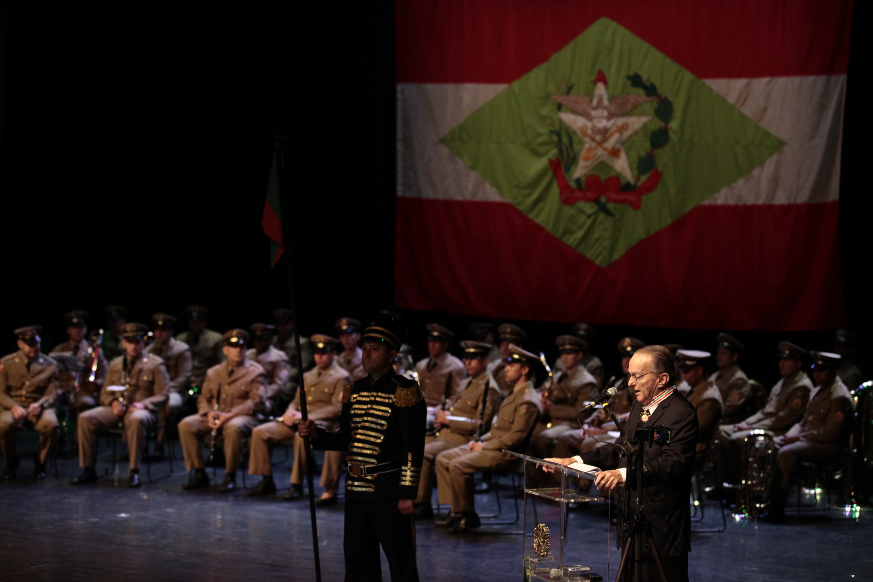 Outorga da Medalha Anita Garibaldi a Jorge Bornhausen.