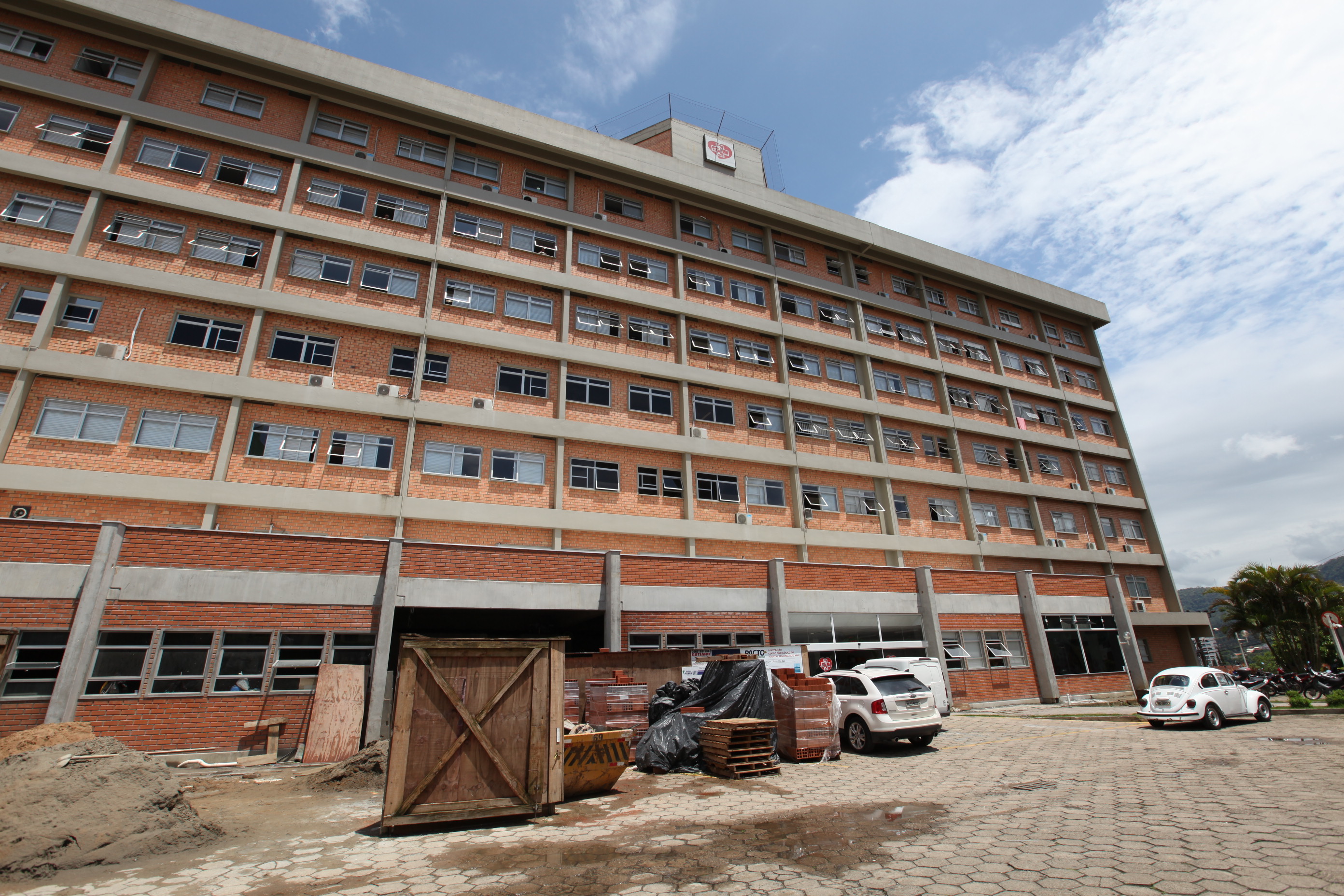 Vistoria das obras no Hospital Regional Alto Vale.